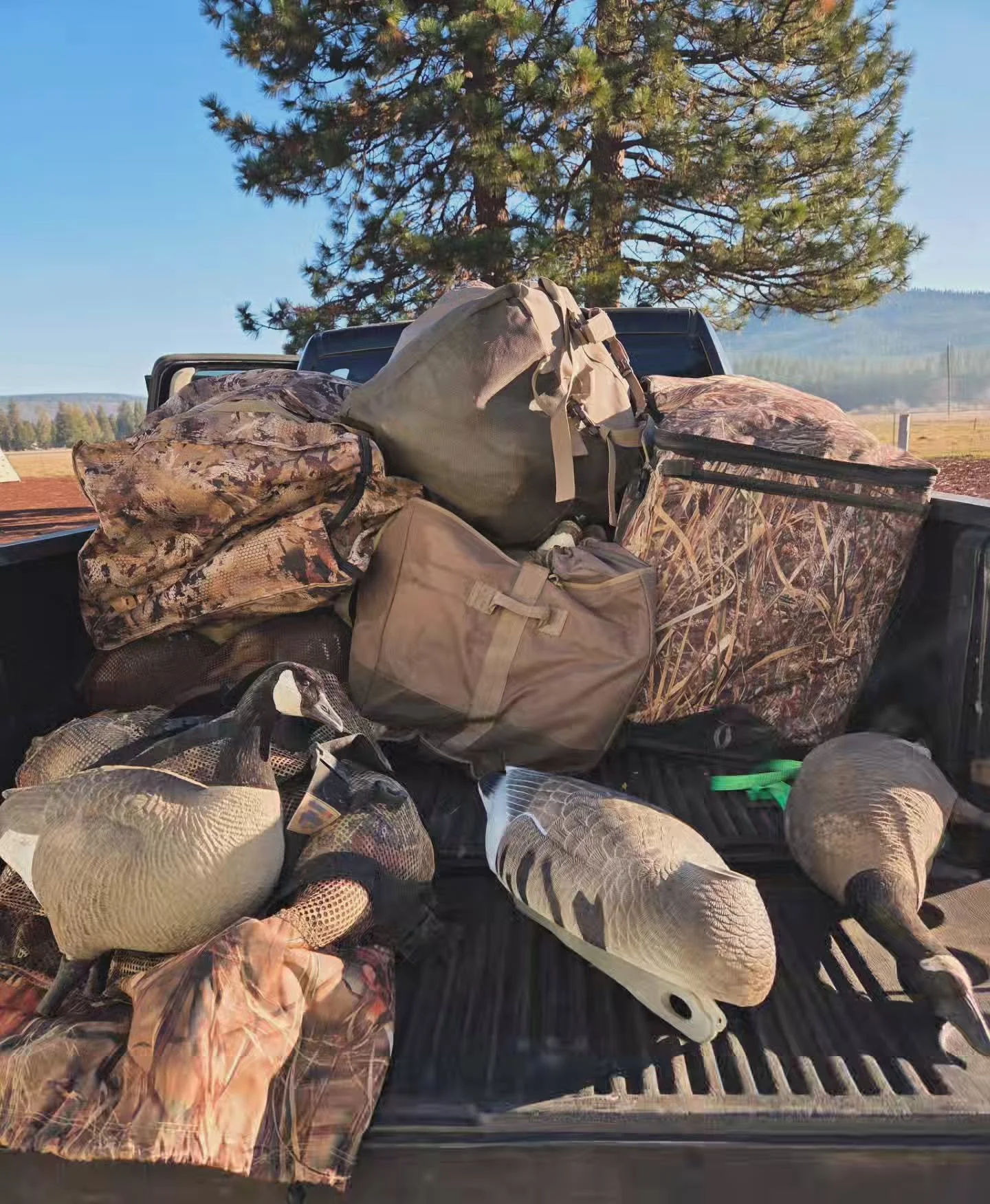 A huge shoutout to @isiahthompson3 for this haul of waterfowl gear! These items will be used often and will directly help further the mission of Father's Tracks!
Thank you for your generous donation and for partnering with us in investing in the next
