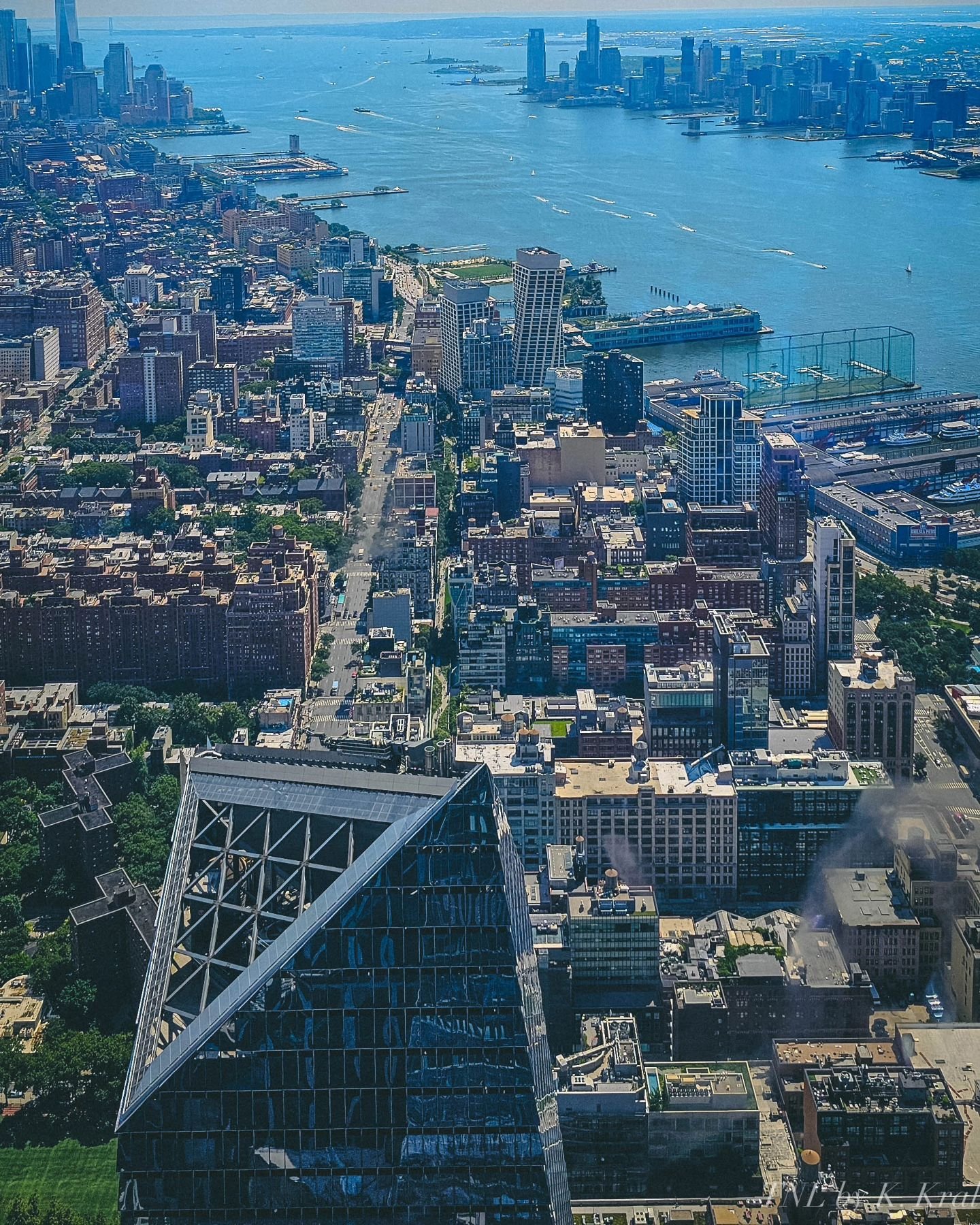 If you ever have the opportunity to visit @edgenyc do not pass it up! The experience from checking in all the way to the sky deck is beyond incredible!
.
.
.
#sonyphotography #sonya7r3 #sonya7riii #edgenyc #manhattan #hudsonyards #hudsonriver #scenic