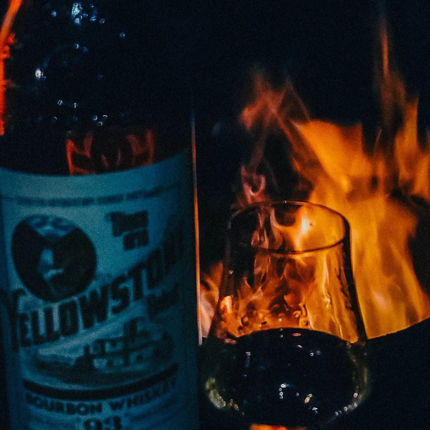 Peaceful fall nights. 🍁🍂🥃
.
.
.
#caskcartel #yellowstone #yellowstonebourbon #yellowstonebourbonwhiskey #bourbon #bourbonwhiskey #roslynreserve #roslynreservebourbon #whiskey #whiskeylover #limestonebranchdistillery #heritagedistilling #heritagedi