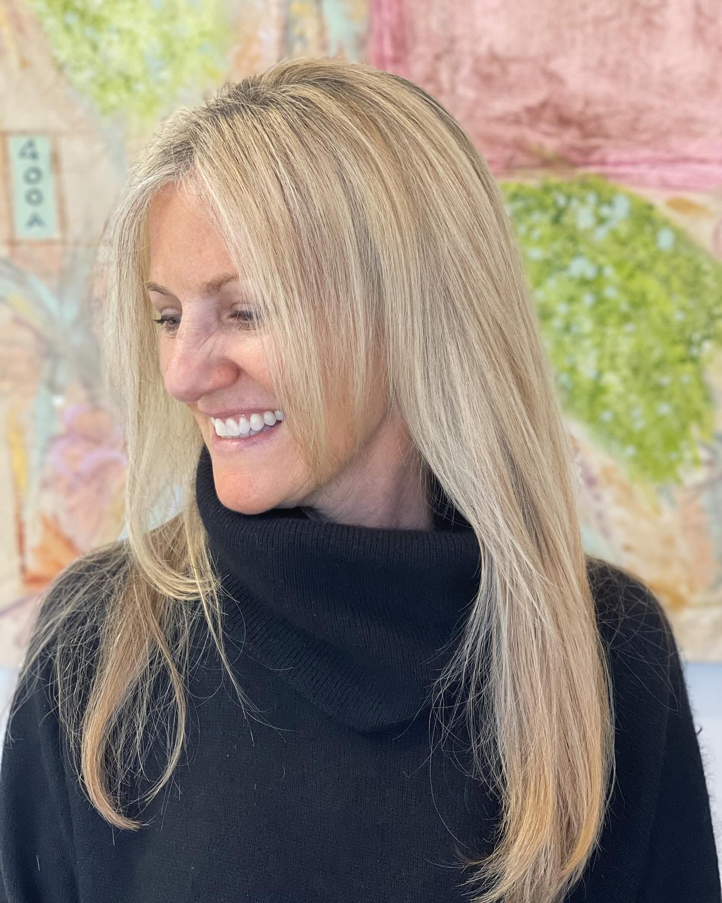 ✨Natural-looking, enhanced blonde✨ to brighten up this rainy Wednesday.

Senior Stylist Adam has that sixth sense for perfecting highlight placement and tone formulation. Book with one of our blonde experts today! 💫