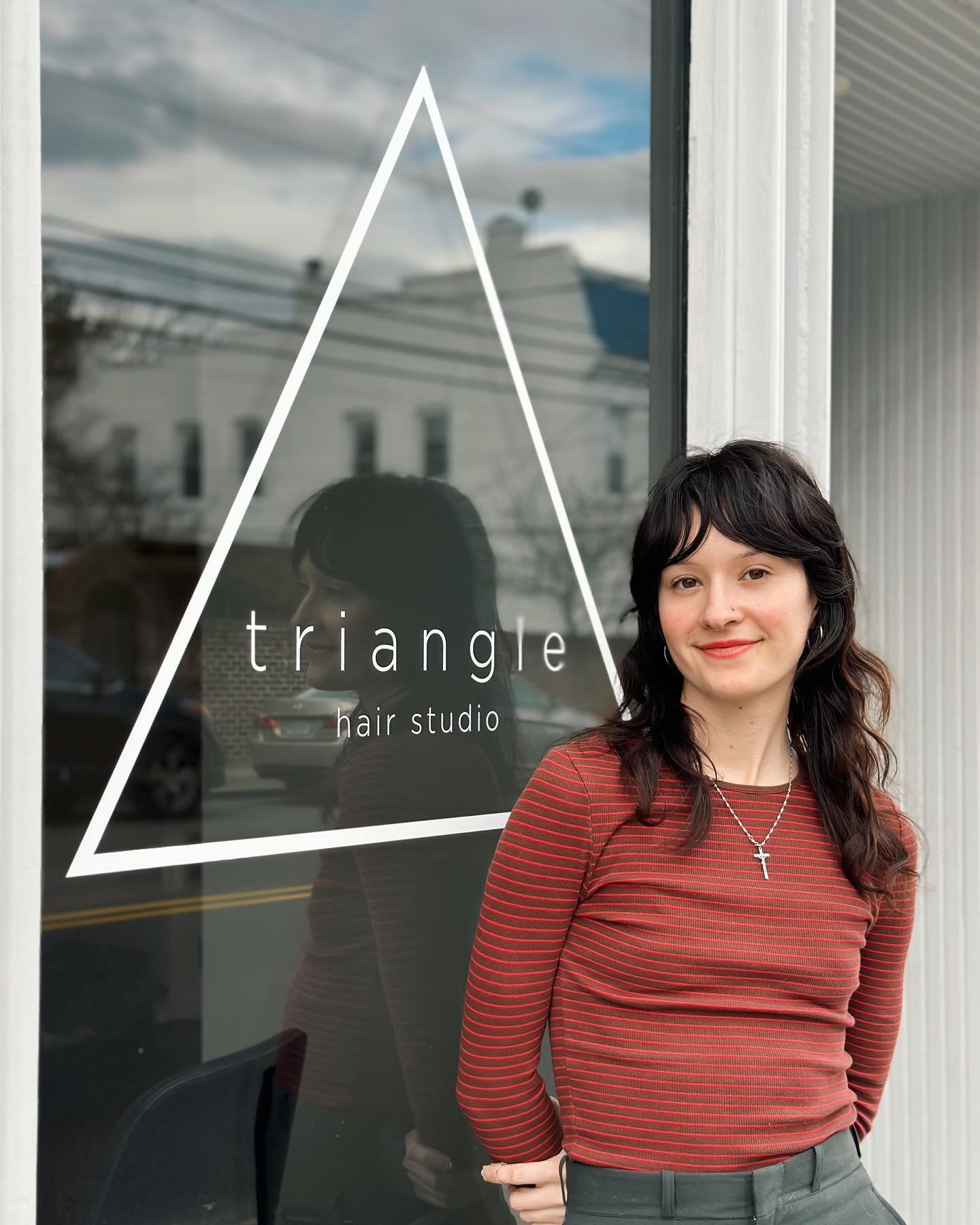 You can now book with Rising Stylist Lucky at Triangle 🫶

Lucky has a true passion for making people feel beautiful. They excel at engaging in conversations and creating a welcoming environment for everyone. When it comes to client consultations, Lu