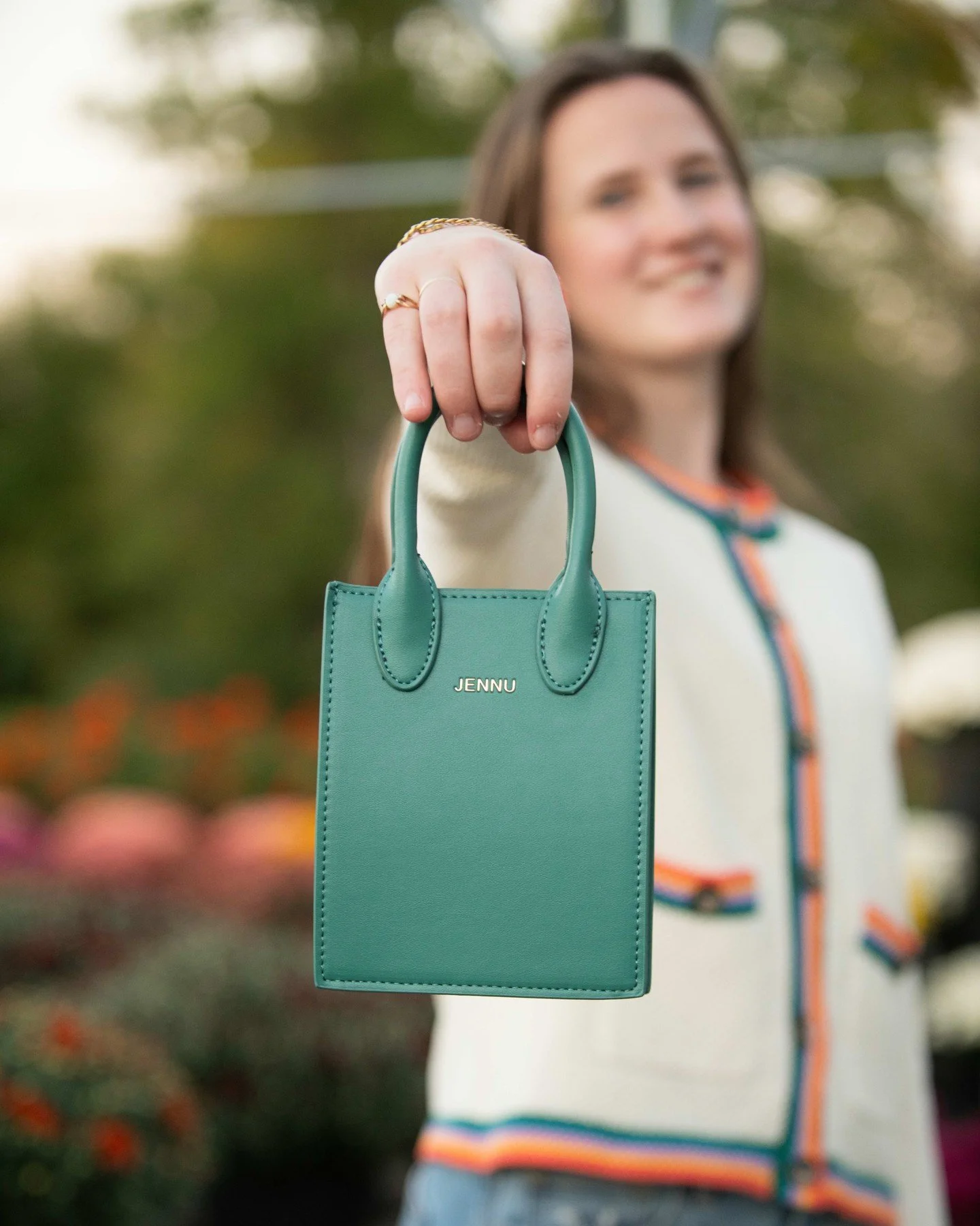 A tiny purse, just for the essentials ☺️ 👛 Find it in our boutique area!