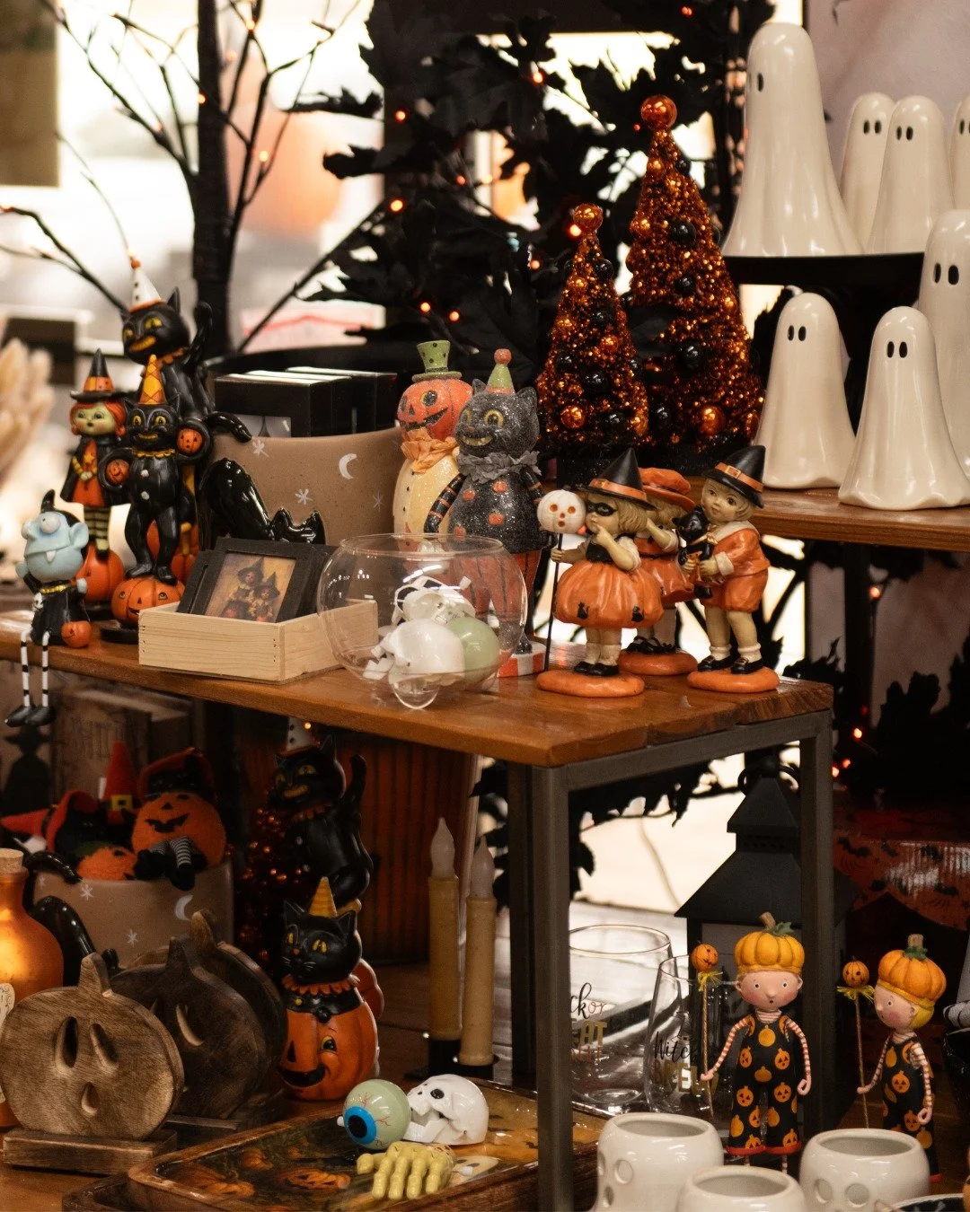 Here's a Halloween treat...all of our Halloween decor is 25% off through this Sunday at BOTH stores! 🎃