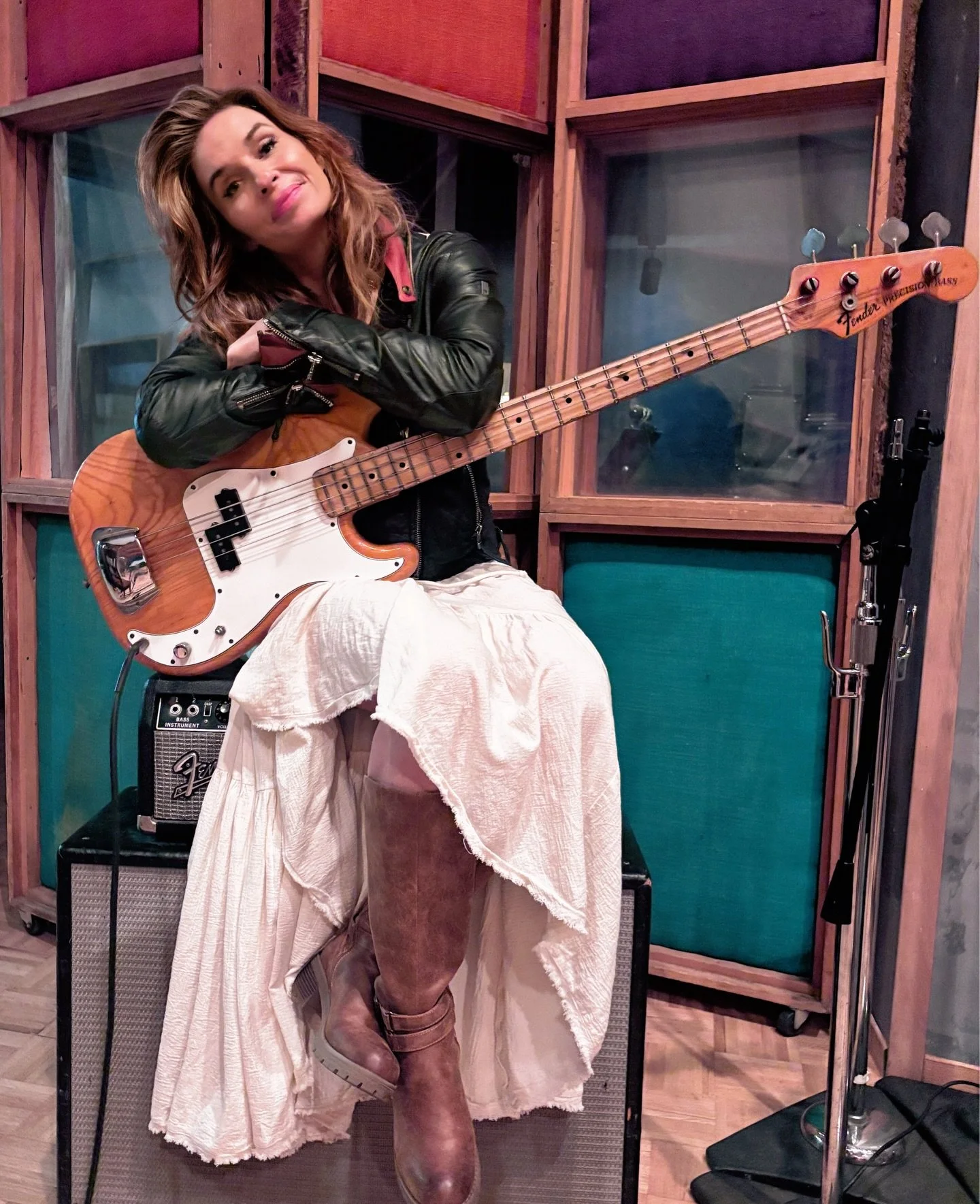 Back in the studio at @2200studios in Sausalito for two days and WOW&hellip; couldn&rsquo;t have been more different 🌞 🌙 
Tuesday vibes with singer-songwriter magic, Wednesday went full heavy doom metal 🤘
Love being able to live in both worlds&hel