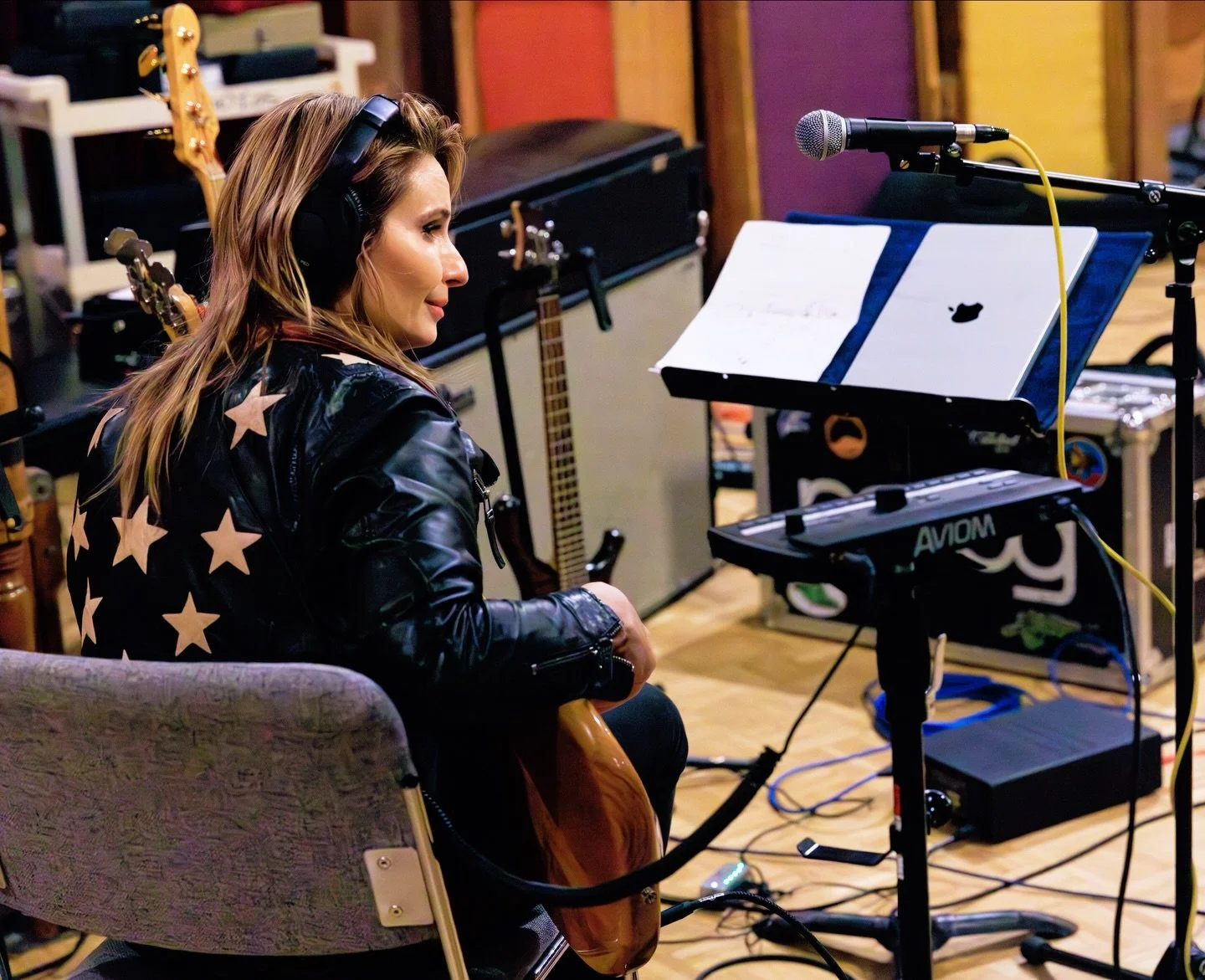 Something&rsquo;s brewing&hellip; this time it&rsquo;s mine. Feels good to say that 🤎 Can&rsquo;t wait for you to hear this new original music 🎶 
More from the session&mdash;and the players behind it&mdash;coming soon. 🥁 🎹 🎤 🎸

Photo by @seanre