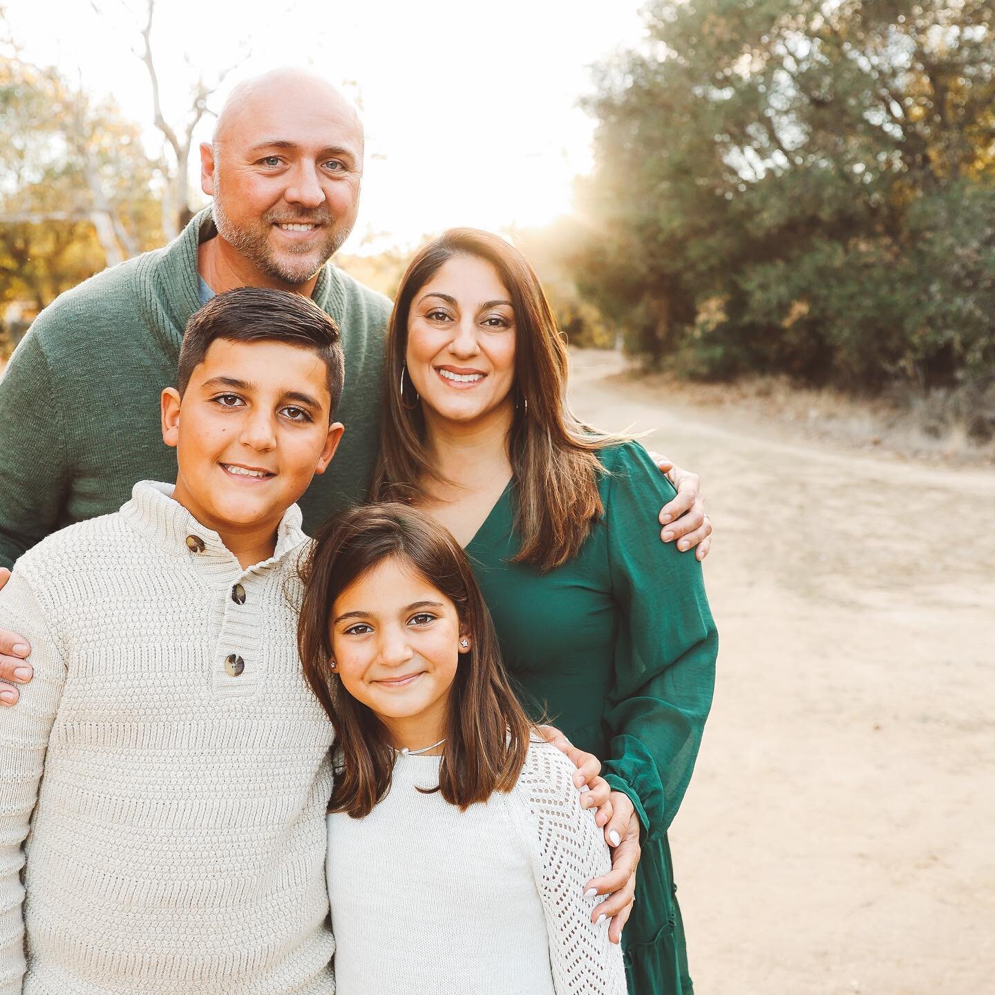 Tis&rsquo; the season to send out your holiday cards! I have a very select handful of dates left for families that are wanting to check photos off their list in time to mail out holiday cards this year. || Marian Bear Park is truly one of my favorite