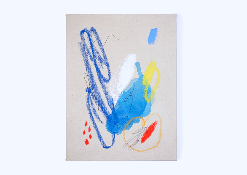 Pintura abstracta con trazos azules, amarillos, rojos y blancos sobre un fondo beige claro.