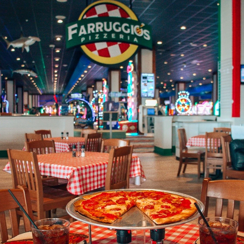 It's always a good time when pizza is involved🍕

#familyresort #margaritaville #margaritavilleresortbiloxi #farruggiospizzeria #pizza #biloxi #gulfcoast #familyfun #casualdining #coastlife