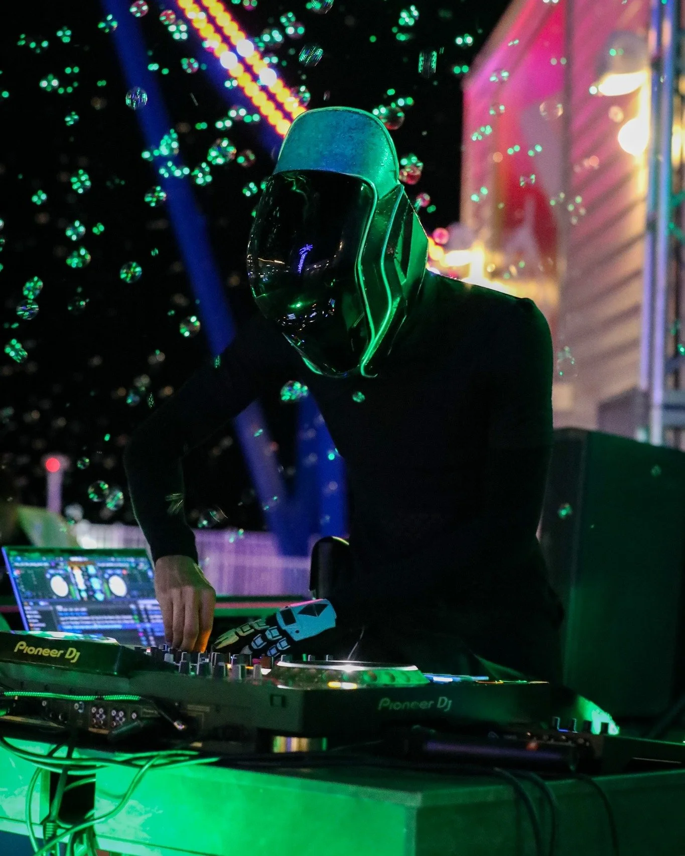 The wait is over! EDM After Dark is lighting up Paradise Pier TONIGHT! 🎶✨

Grab your friends and join us for a free, family-friendly night of music, bubbles, dancing, and a light show you won&rsquo;t forget.

📅 Saturday, Sept 20 &bull; 6 PM
🎡 Star