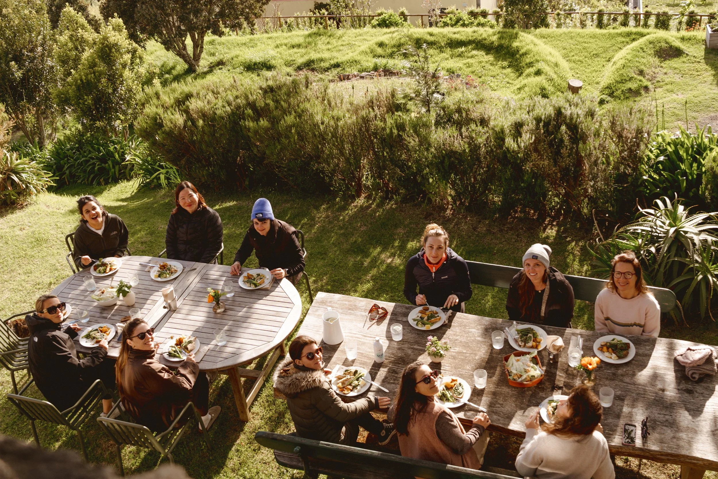 Travelling With Friends vs Travelling With Like-Minded Strangers: Which Do You Need Right Now?