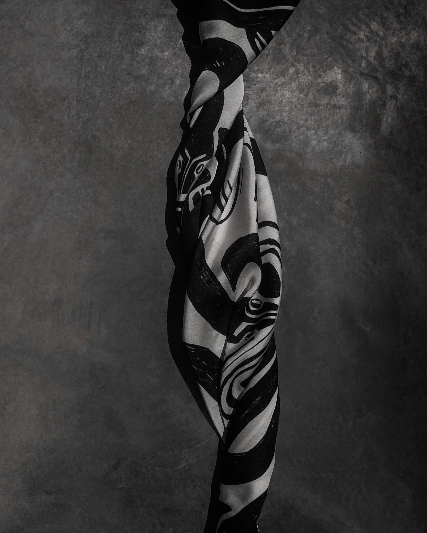 putting my skin into anything 
second layer, everywhere.
tracing where the snake skin has gone.

still mine.