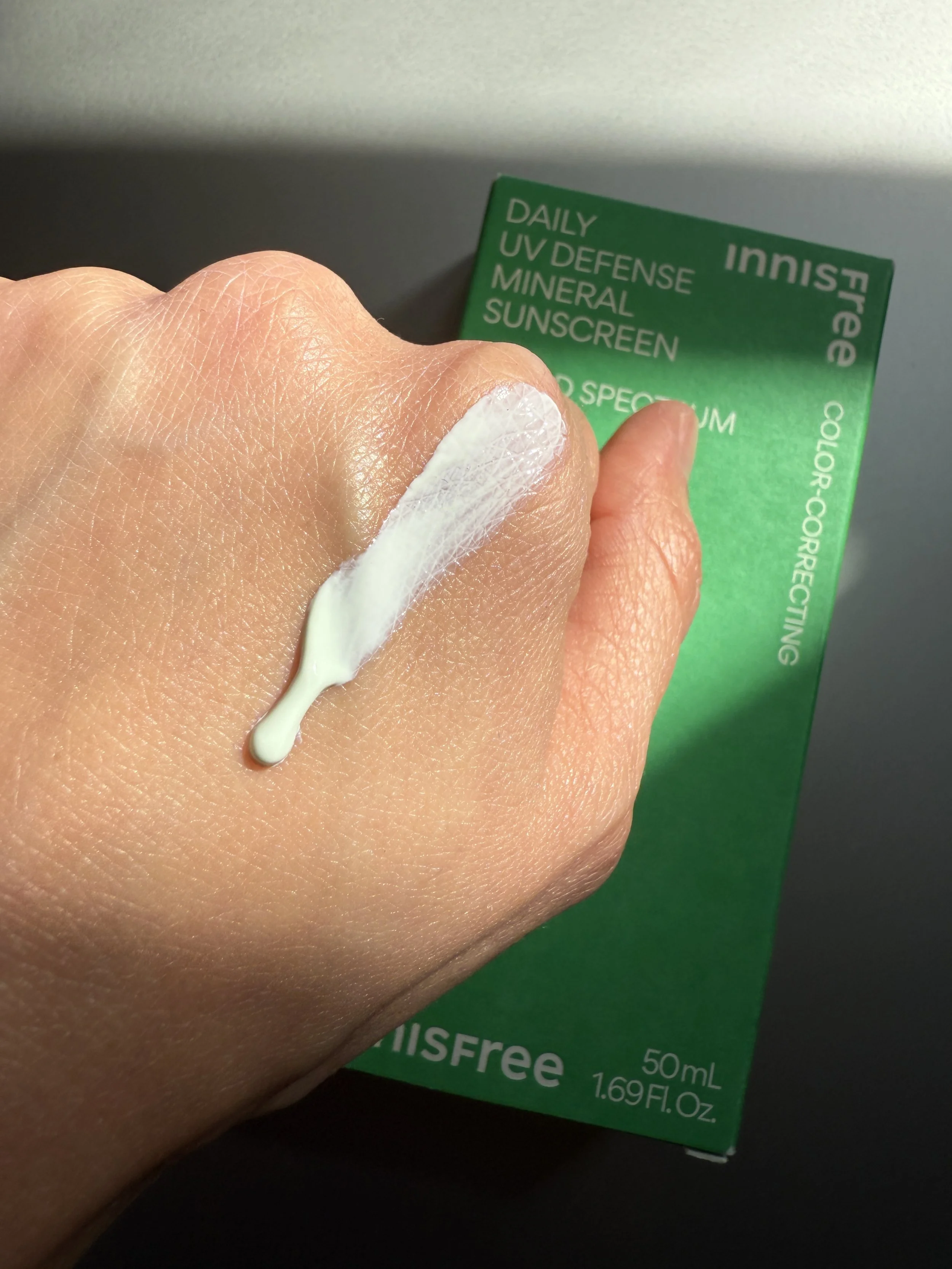 Innisfree Daily UV Defense Mineral Sunscreen Texture