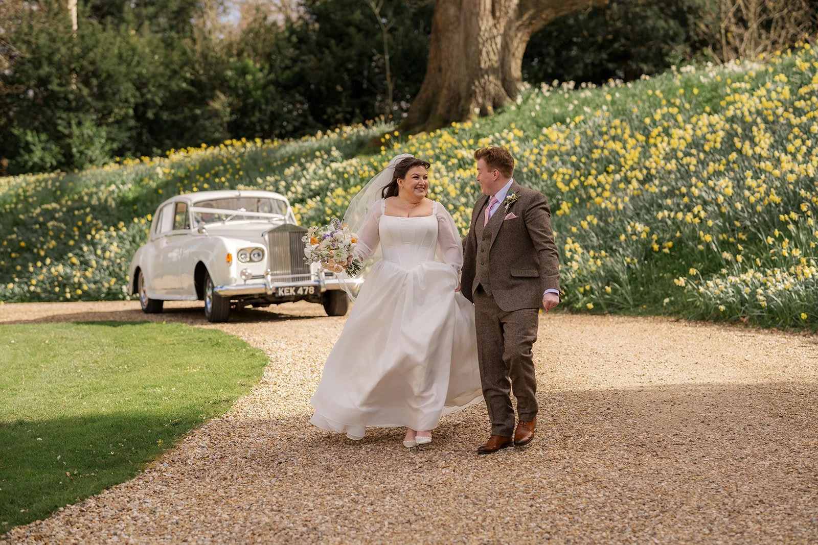 How to Feel Comfortable Being Photographed on Your Wedding Day
