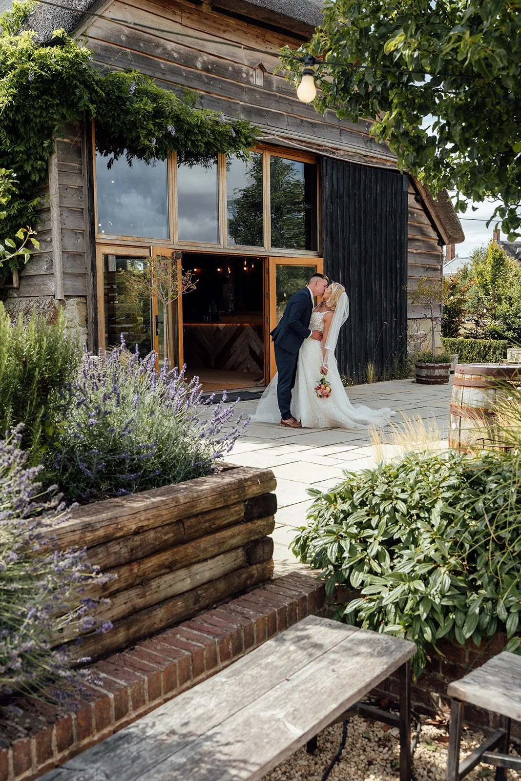 Bowerchalke Barn Wedding Photography - Elise &amp; Tom