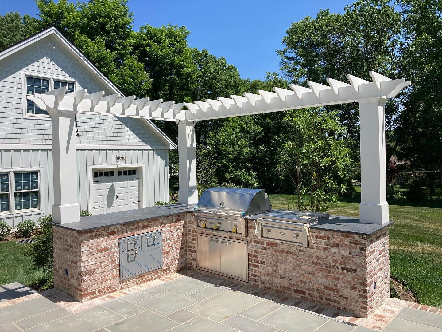 Trellis for an outdoor kitchen #carpentry #design #outdoorkitchen