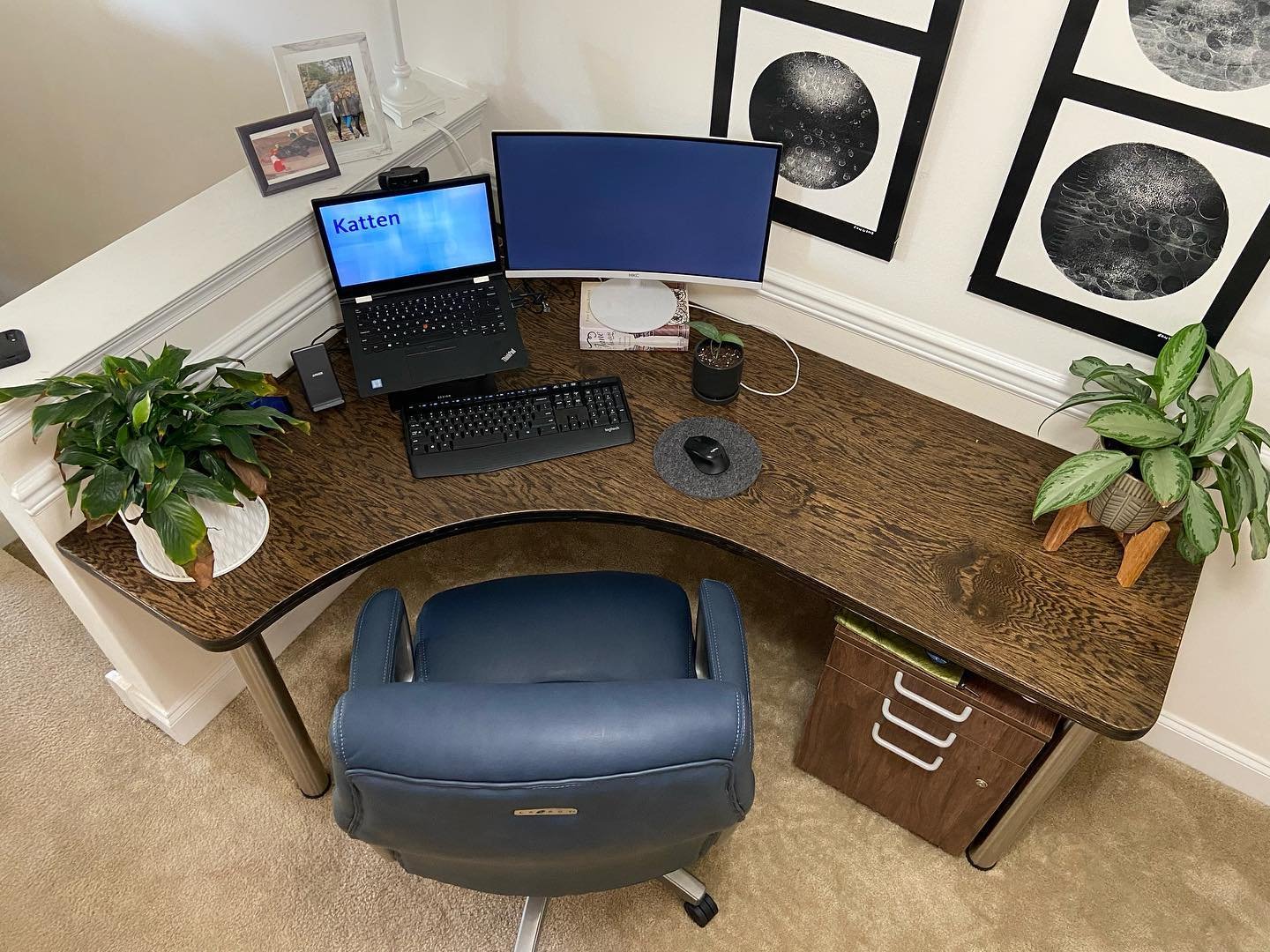If your stuck at a desk might as well make it a nice one.
#desksetup #desk #homeoffice #carpentry