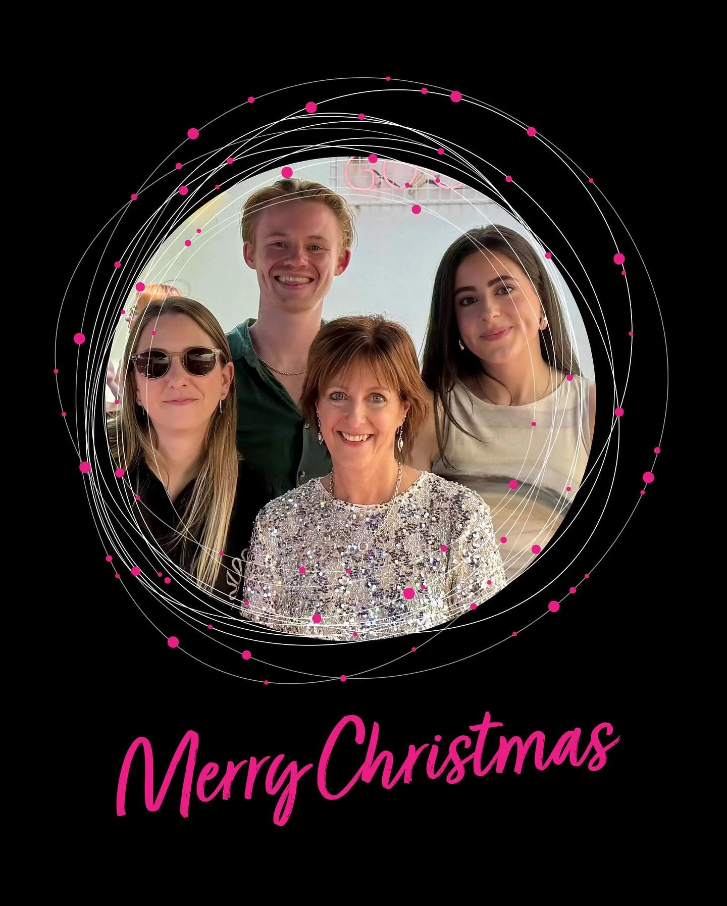 Wishing you all a very Merry Christmas and a fantastic year ahead! Make sure to take a break, reset and make 2026 a year of creativity and success 🩷🎄