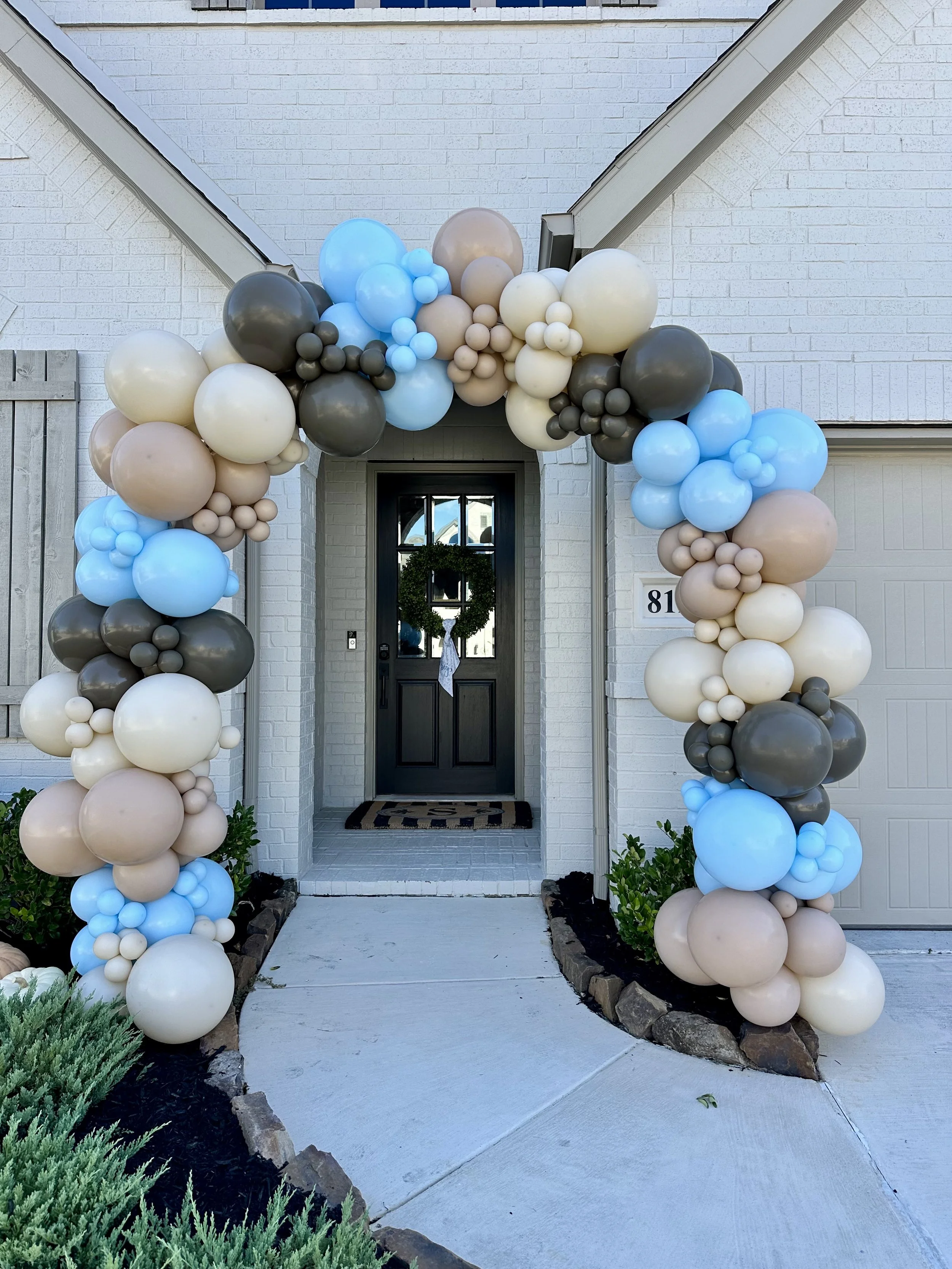 We can bearly wait balloon arch. Tan and blue balloon arch