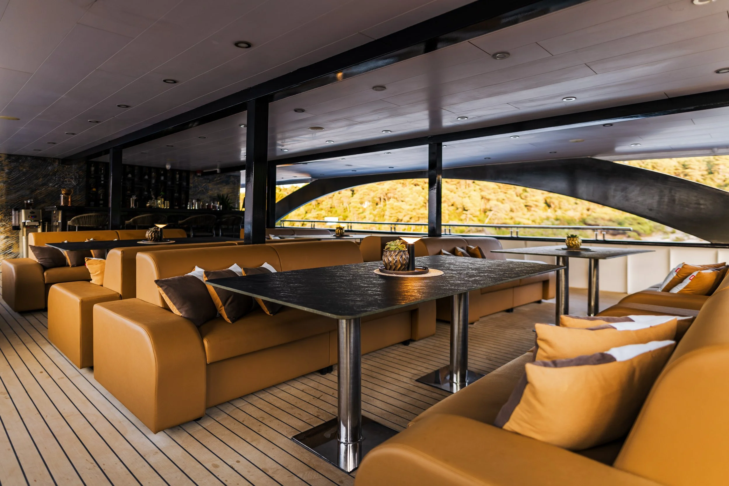 Aretha_cocktails_topdeck_bar..jpg