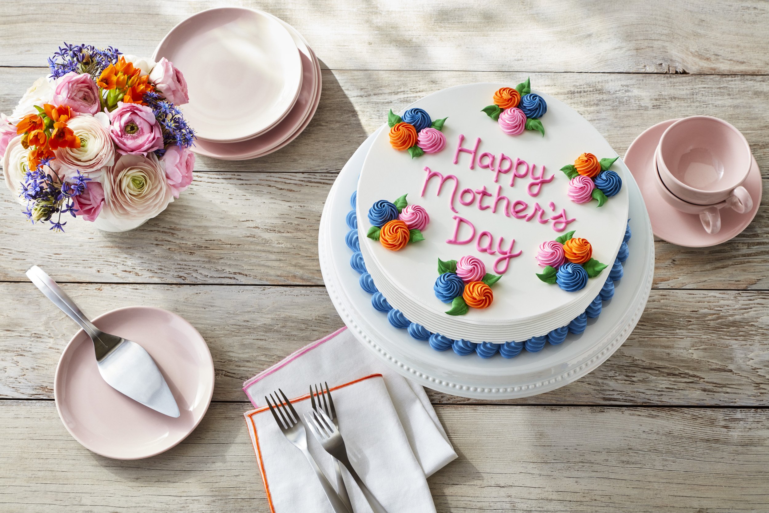 Shot08_US_CAN_MothersDayCakes_V2.jpg