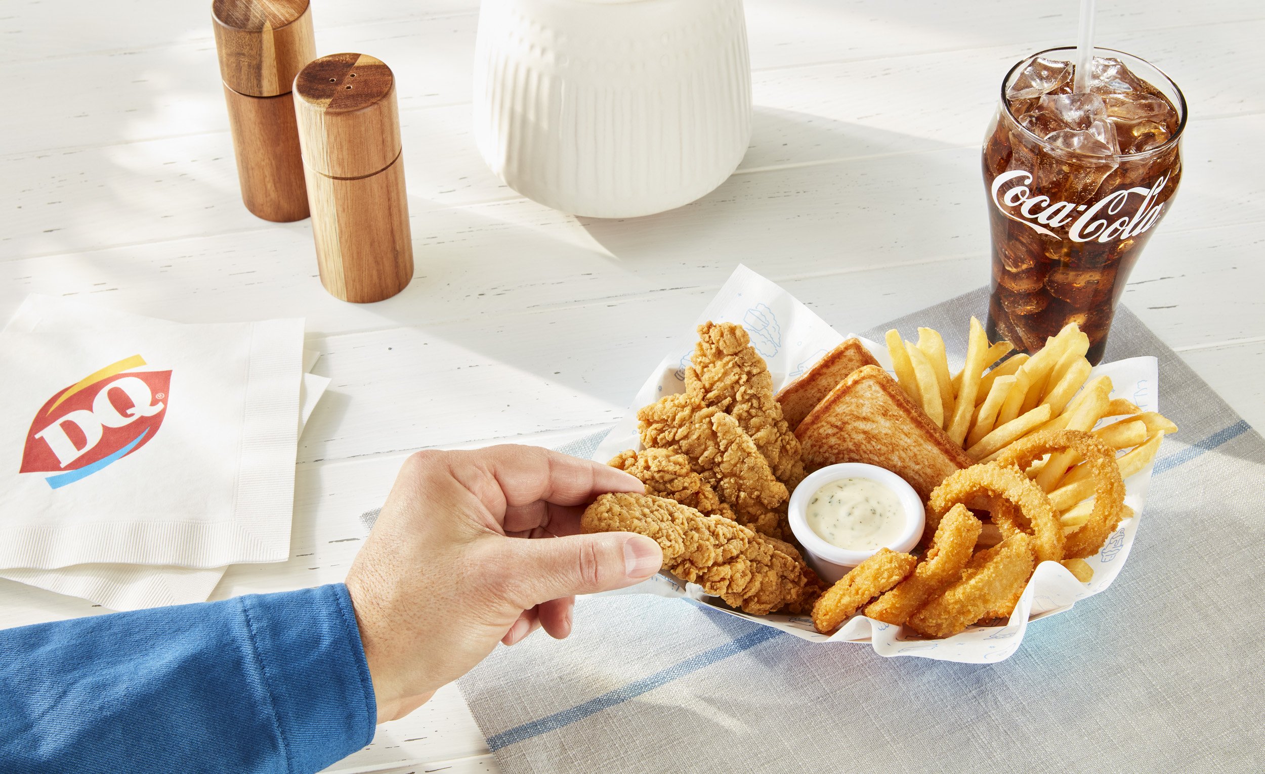 Shot05B_US_ChickenStripAndFry-Rings.jpg