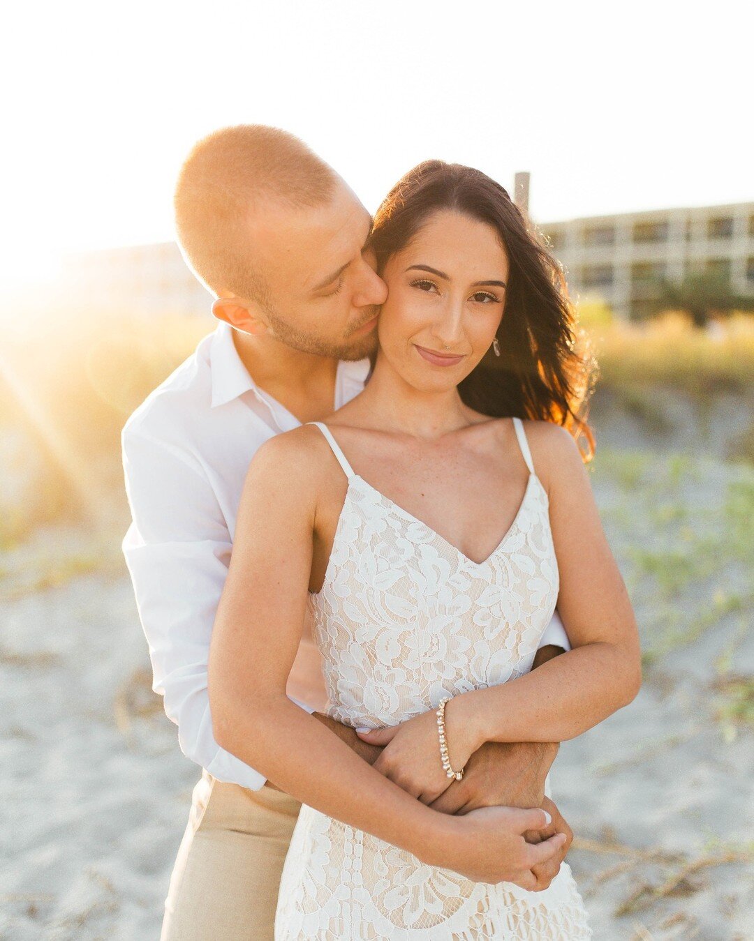 The sun made a special appearance during this beautiful beach elopement 😍📸

#charlestonelopement #charlestonelopements #charlestonelopementpackages #charlestonelopementphotography #charlestonelopementphotographer #sunnyphotography #charlestonsc #be