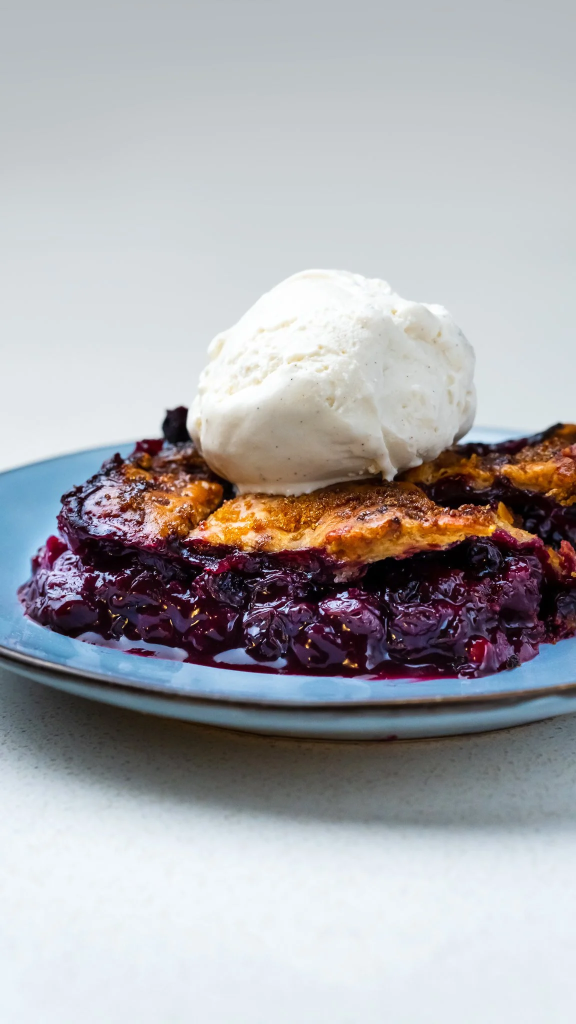 Blueberry Pie with Vanilla Ice Cream 