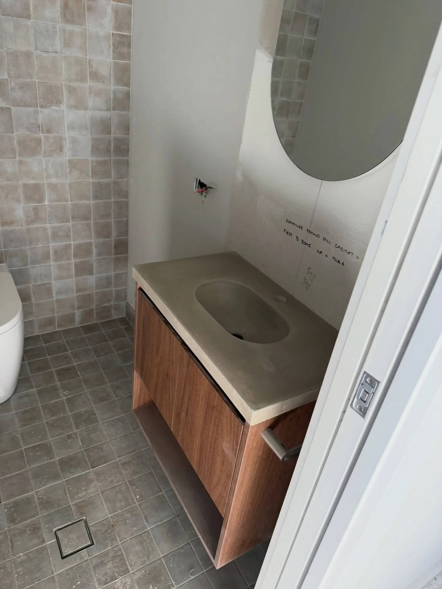 Today&rsquo;s Concrete Install, all in the colour Salt.

This colour is definitely the most loved by architects, designers and home owners. Perfect colour combos in the home 👌🏽

#concretedesign #customvanity #bathroomdesign #kitcheninspo#australian