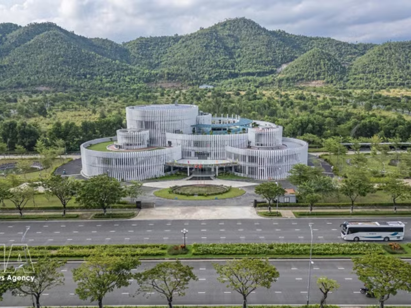 Vietnam needs groundbreaking policies to develop major tech firms: Experts