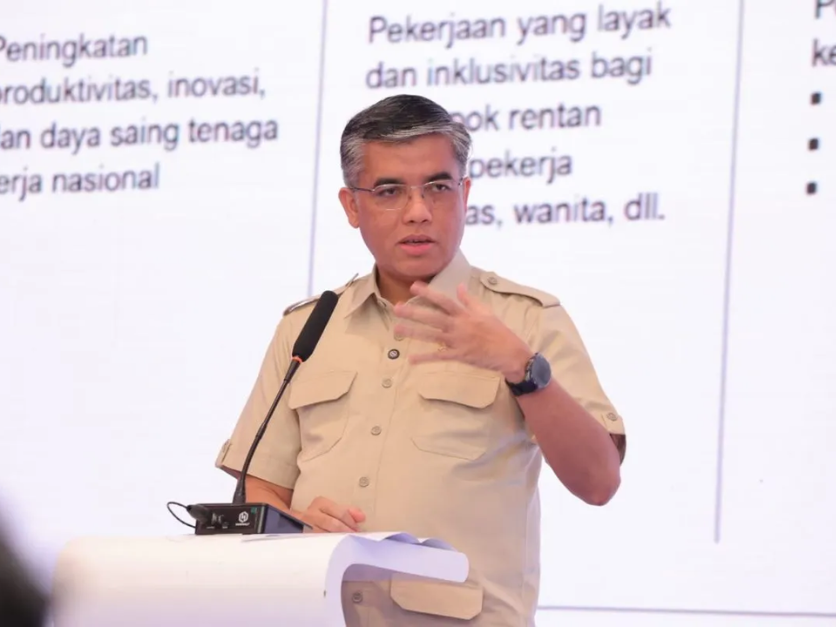 Minister urges youth to adapt as technological evolve