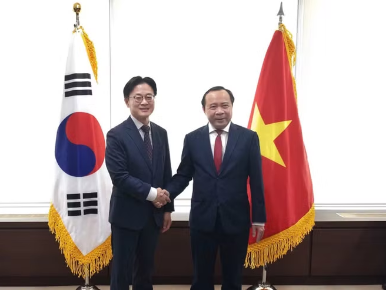 Vietnam seeks RoK help on nuclear power, AI