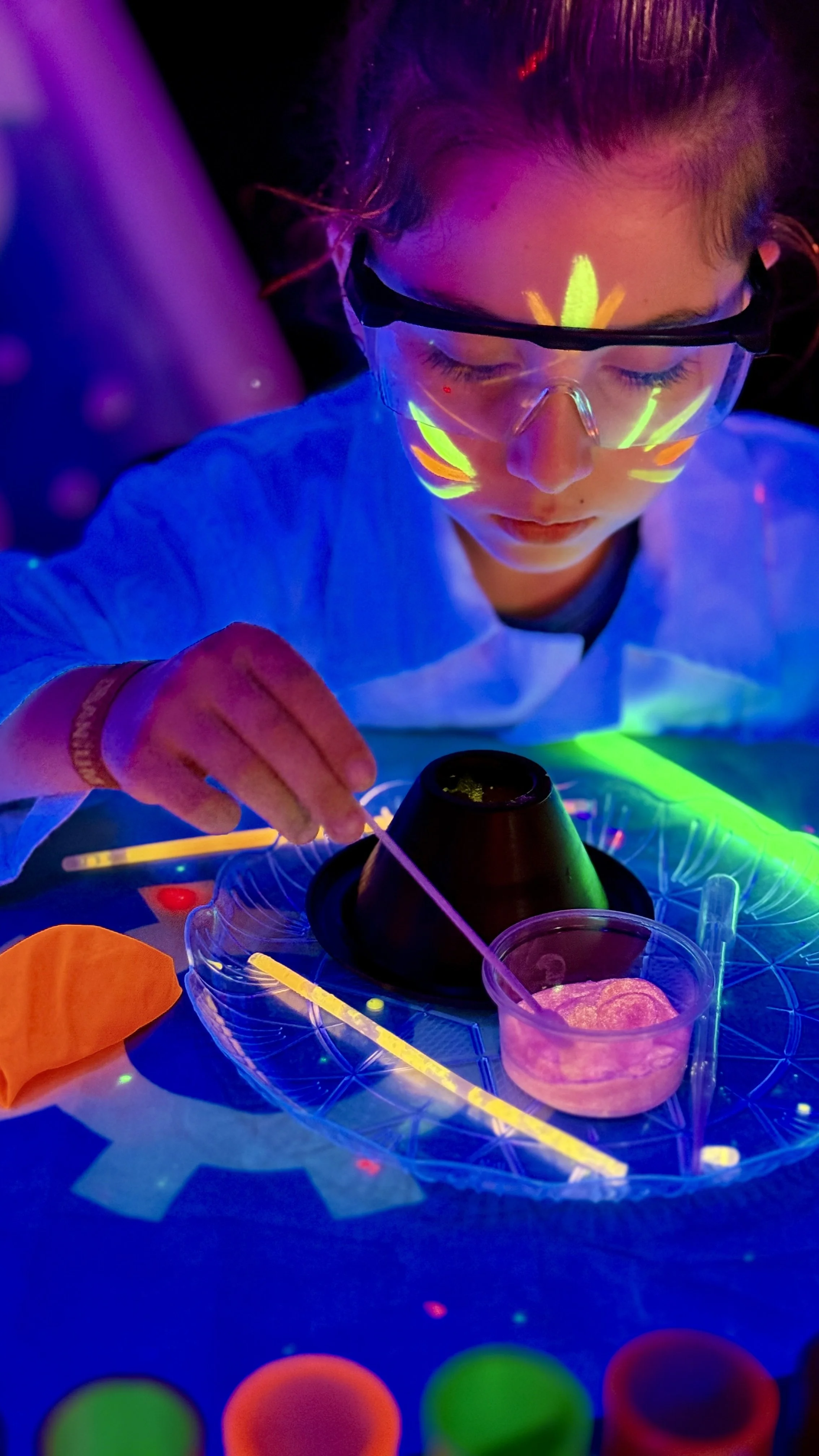 Fun Science (Ages 4+) Exciting, safe experiments that spark curiosity and wonder.
