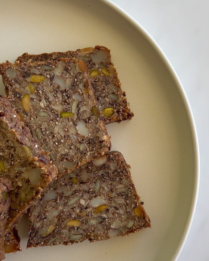 Multi-Seed Keto Loaf 💛💚 

Made with;
Almond Flour
Coconut Flour
Psyllium Husk
Sunflower Kernals
Linseeds
Pepitas
Chia Seeds
Almonds
Macadamias
Pistachio Kernals
Apple Cider Vinegar
Coconut Oil
Himalayan Pink Salt
(&amp; that&rsquo;s it!!)

Here are