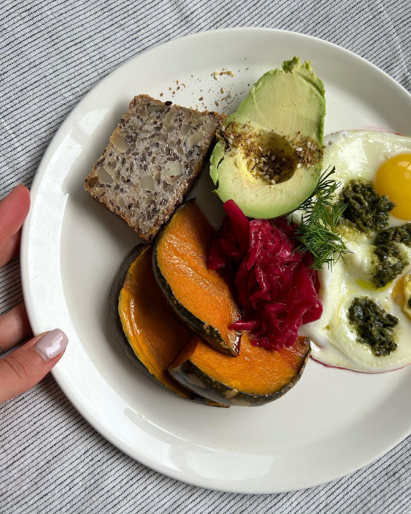 Feeling uninspired with breakfast ideas?
Why not try this quick, easy &amp; nutritious breakfast plate!

Simply roast your veg before hand as meal prep, so all you need to do is fry your eggs and assemble! * to make this faster, you could even do mea