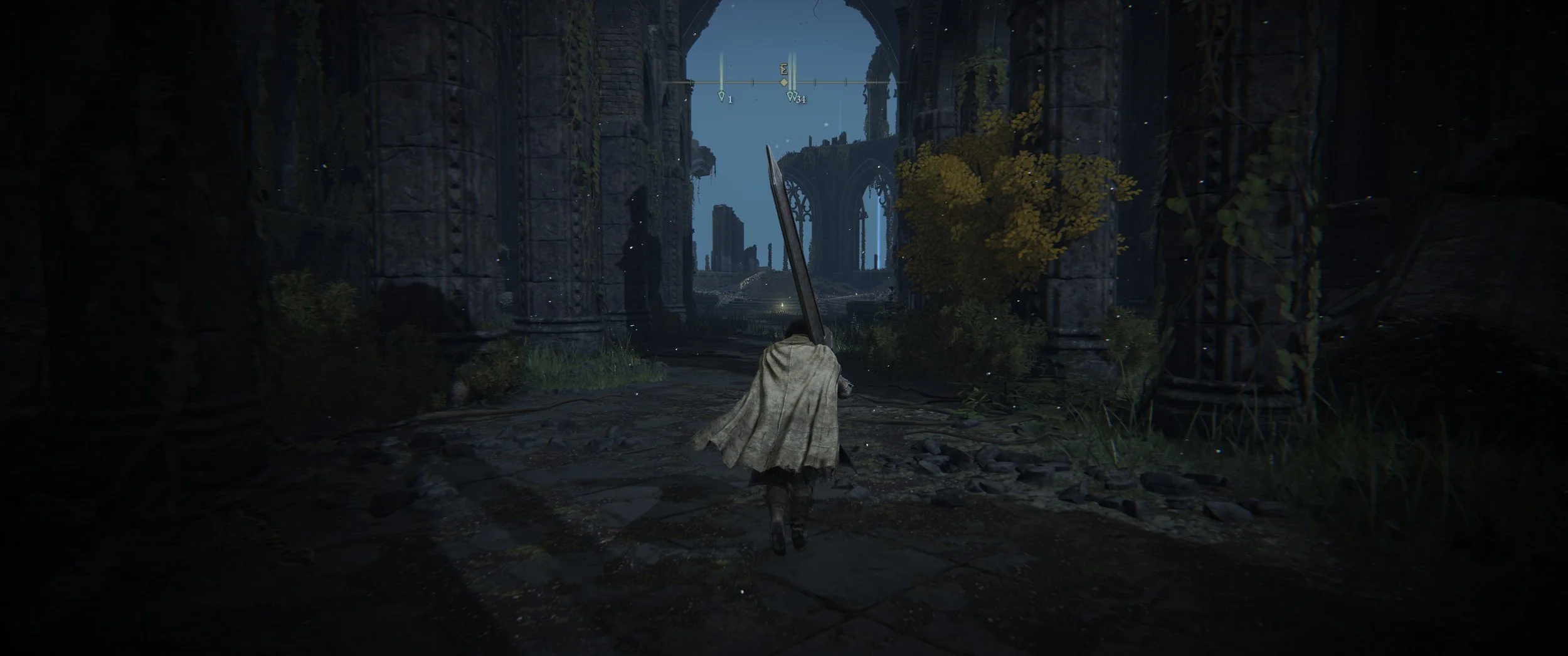 Spielcharakter mit Schwert in einer düsteren, verfallenen Ruinenlandschaft bei Nacht.