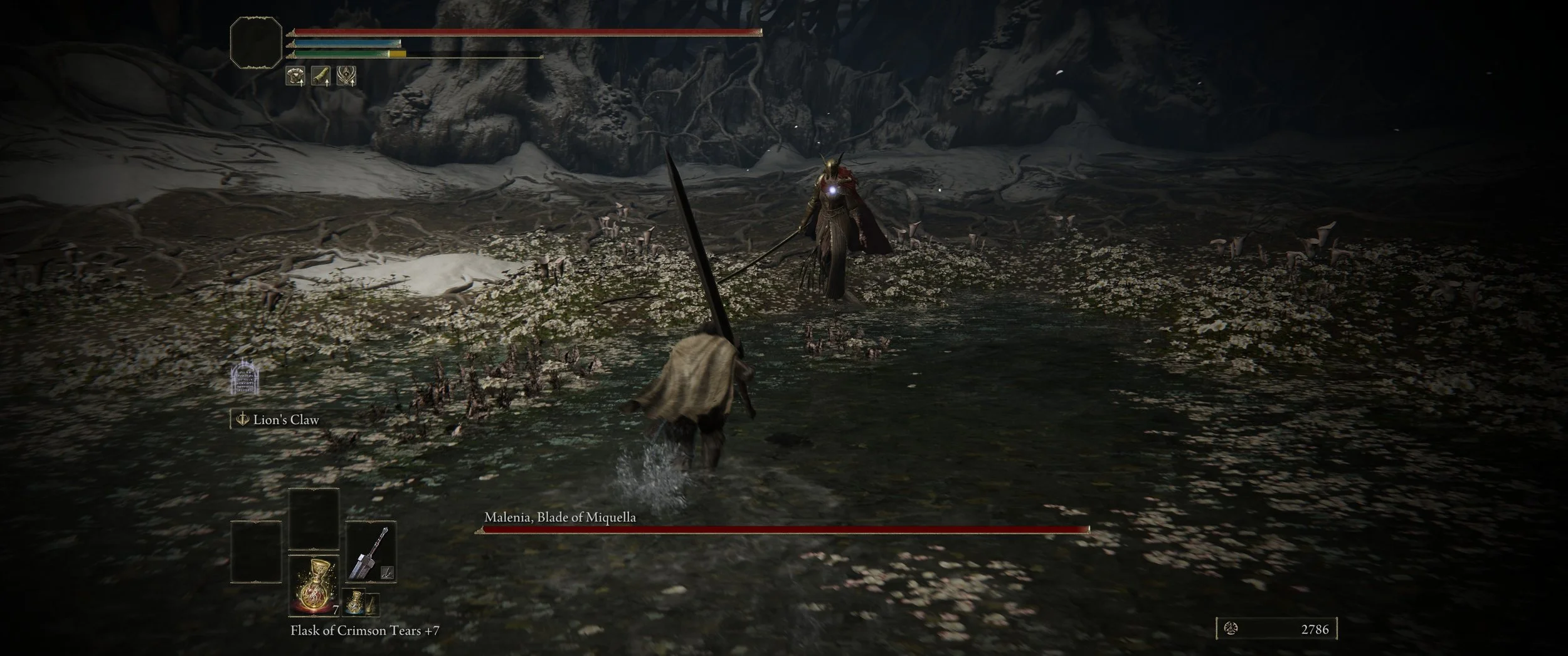 Ein Spieler kämpft gegen einen großen Feind im Wasser, mit blühenden Pflanzen und Bergen im Hintergrund, in einem dunklen Fantasy-Videospiel.