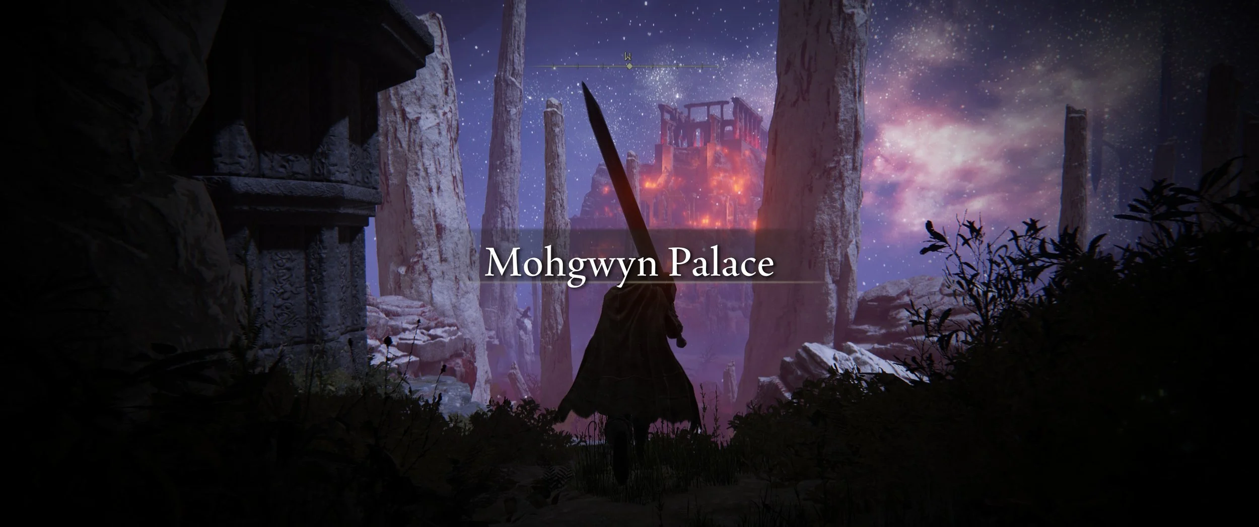 Schatten eines Kriegers mit Schwert vor einer antiken Ruinenstätte bei Nacht, im Hintergrund ein leuchtender Vulkan, Sternenhimmel und der Text "Mohgwyn Palace"