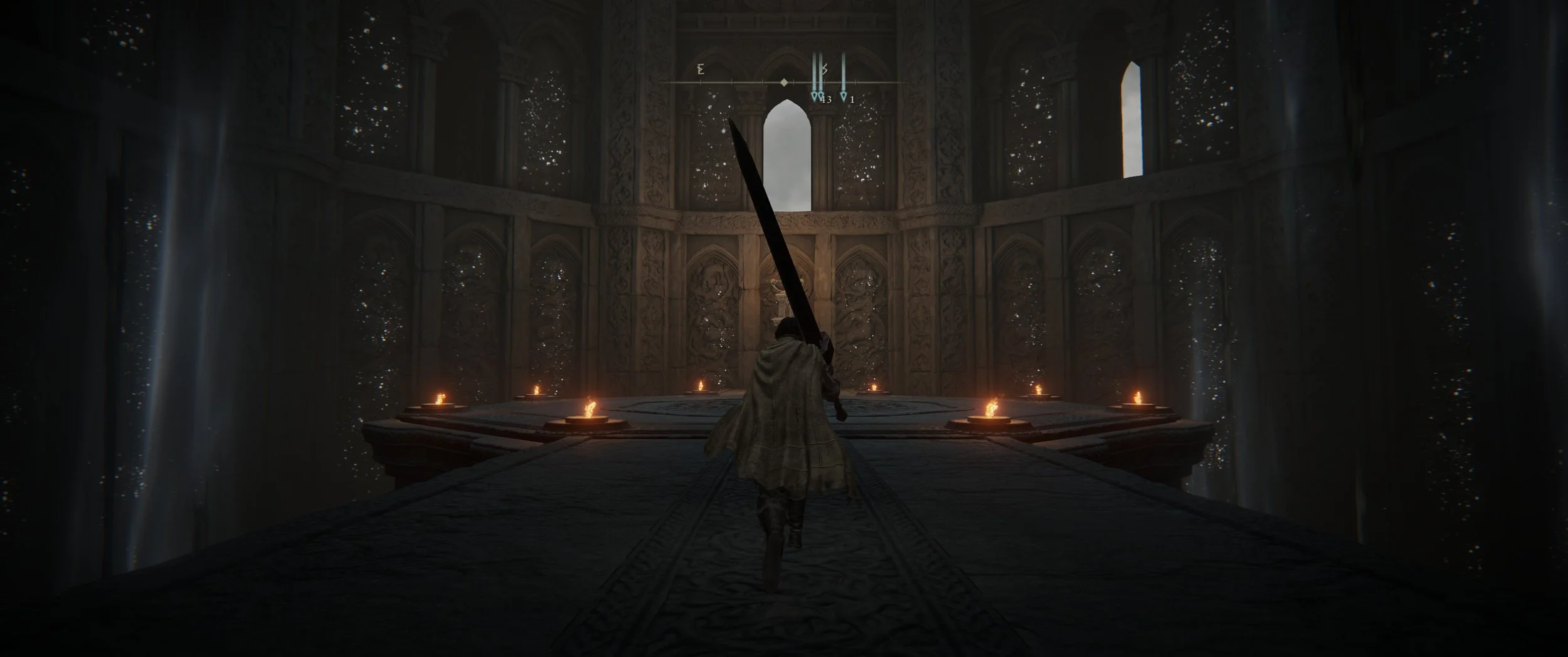 Ein Mensch mit einem großen Schwert läuft in eine alte, gotische Halle mit hohen Fenstern und leuchtenden Kerzen, umgeben von schwebenden Sternen oder Staubpartikeln.