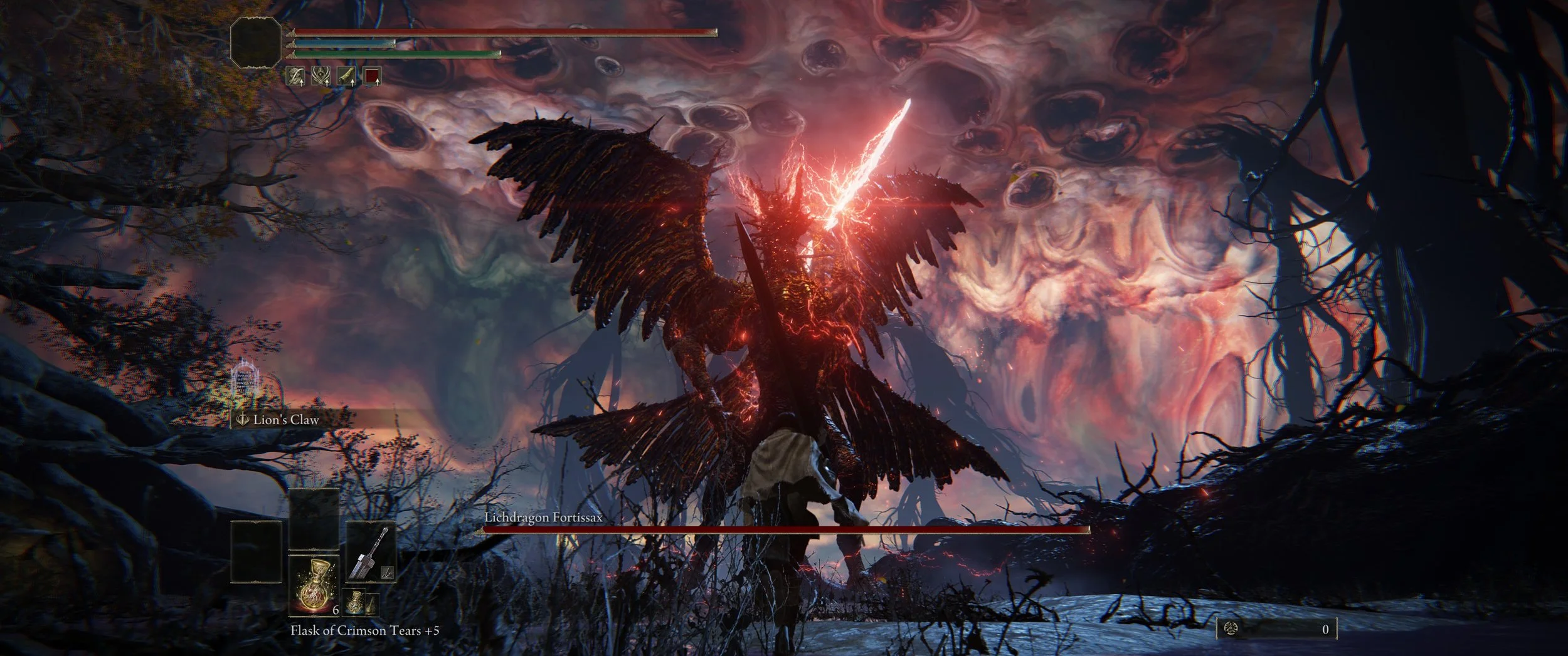 In der Szene kämpft ein Spielercharakter gegen einen riesigen, geflügelten Drachen mit roten Flammen und Blitzen, im Hintergrund ist ein stürmischer Himmel mit dunklen Wolken.