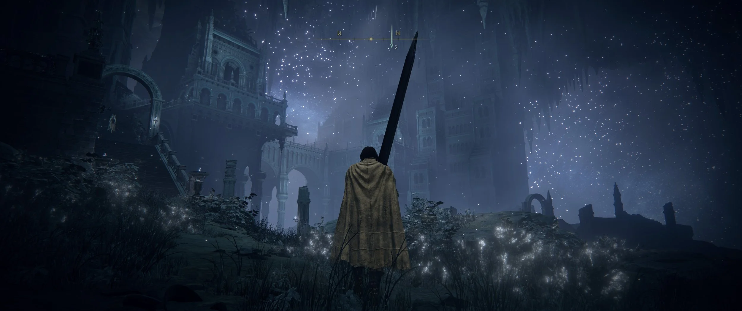 Ein mittelalterlicher Ritter mit einem langen Schwert und einem Umhang steht vor einer düsteren, verfallenen Burg bei Nacht, umgeben von leuchtenden Lichtern und einem sternenklaren Himmel.