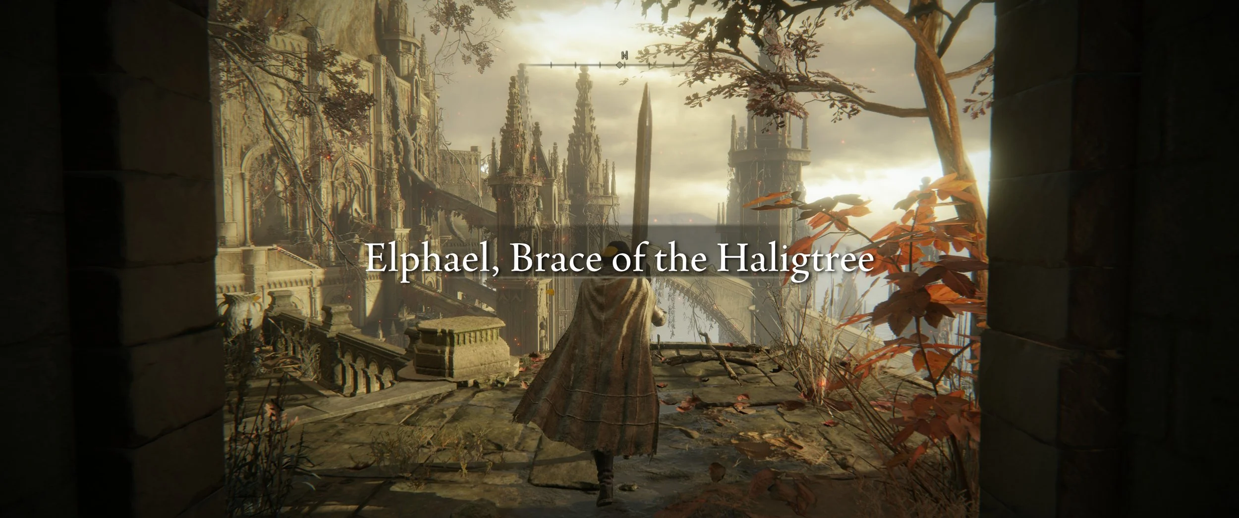 Spielszene aus dem Videospiel 'Elphael, Brace of the Haligtree', mit einer Figur im Vordergrund, die durch einen Bogen aus einer Burg oder Festung blickt auf eine umfriedete, verwinkelte mittelalterliche Stadt mit hohen Türmen und zerfallenen Gebäude