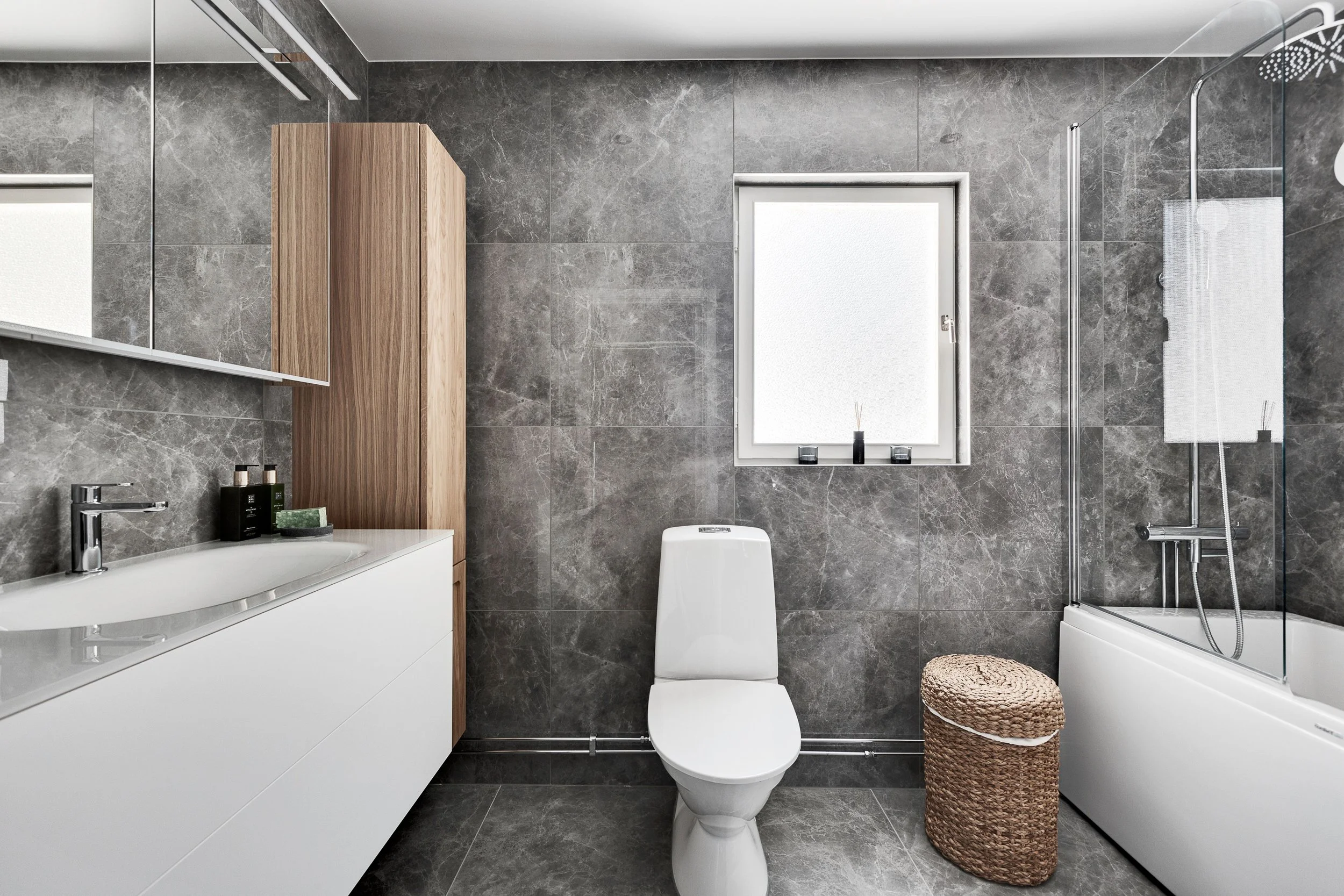 bathroom opacity window