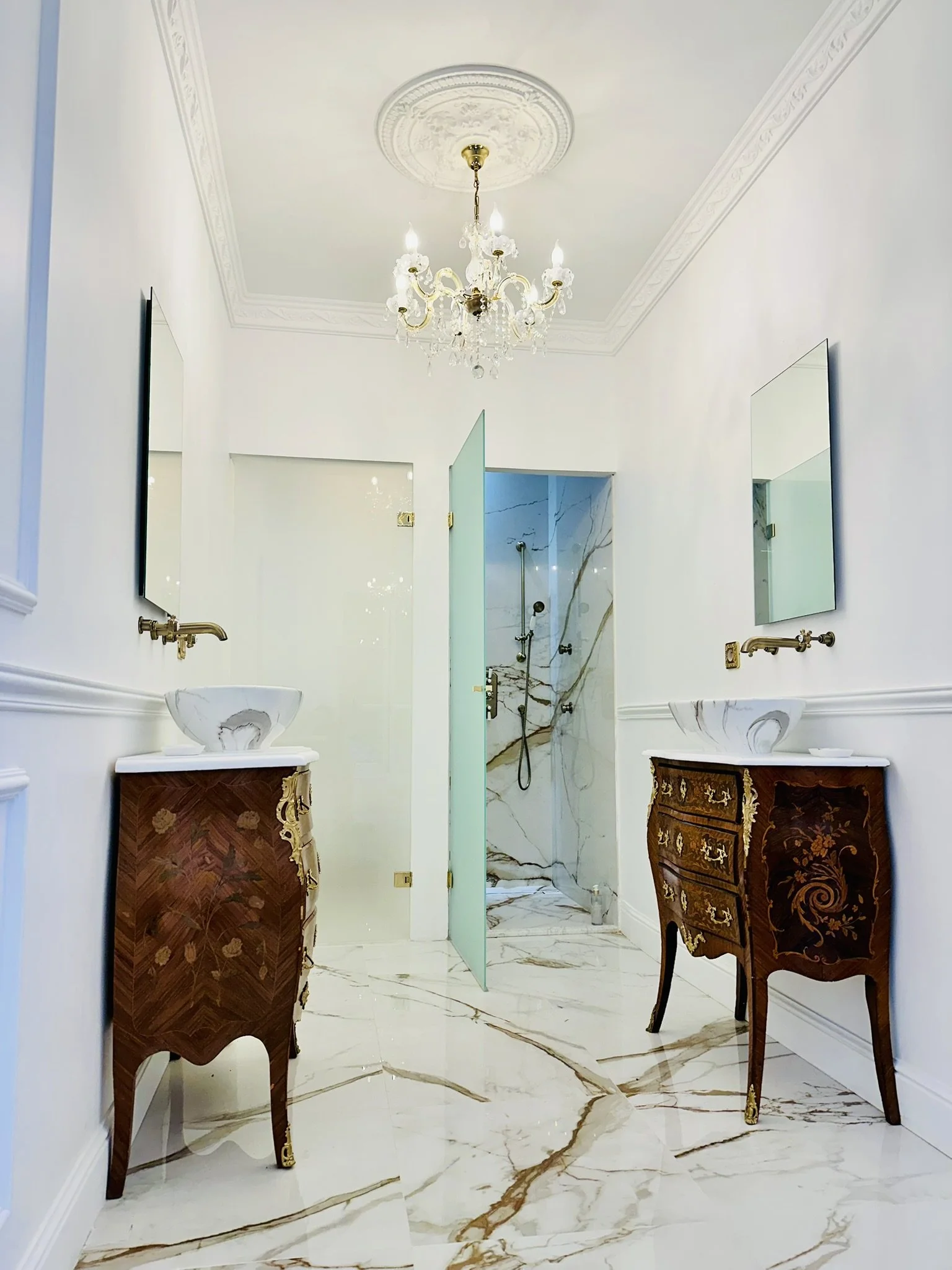 Castle-Bathroom1-02.JPEG