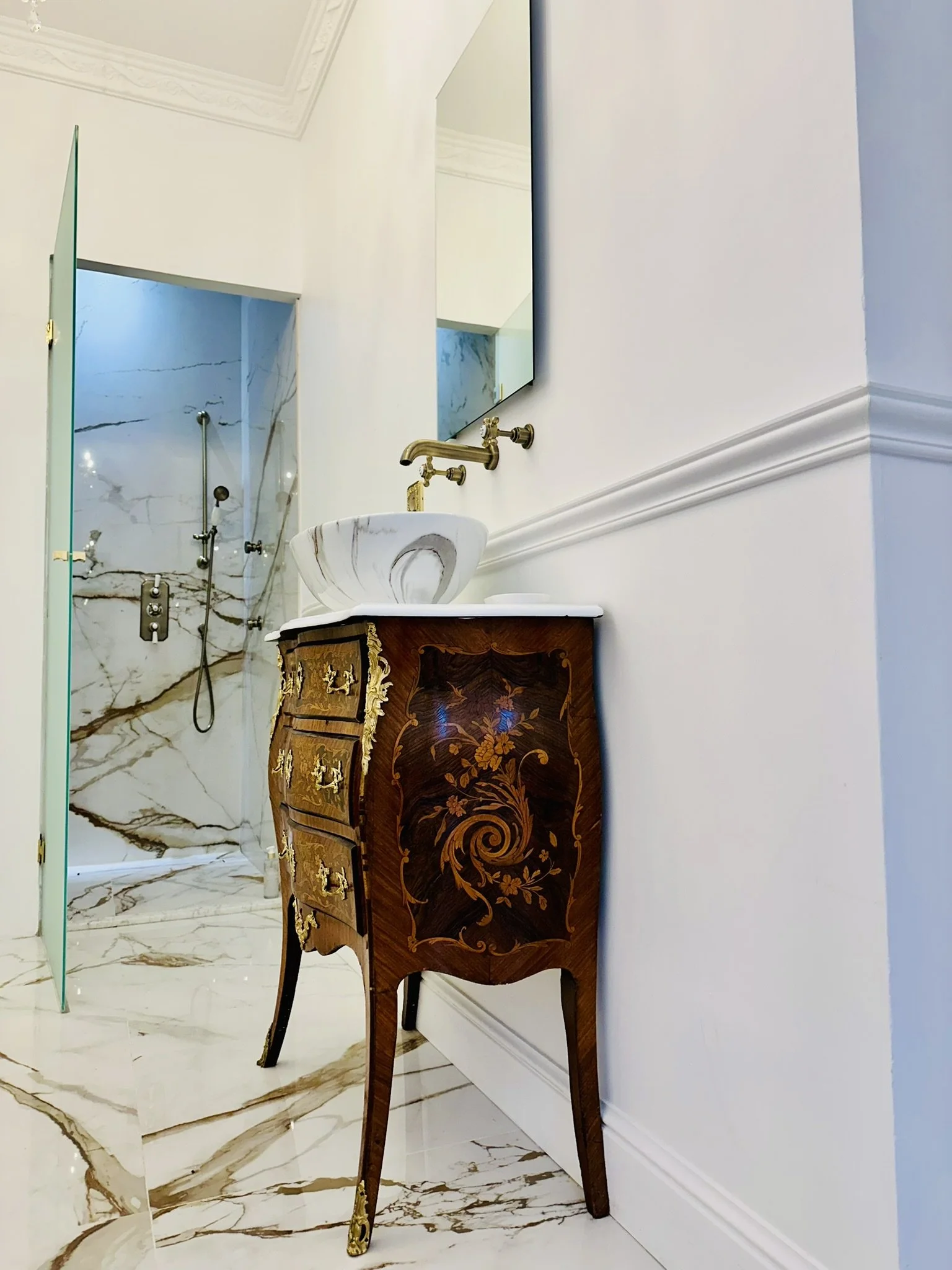 Castle-Bathroom1-01.JPEG