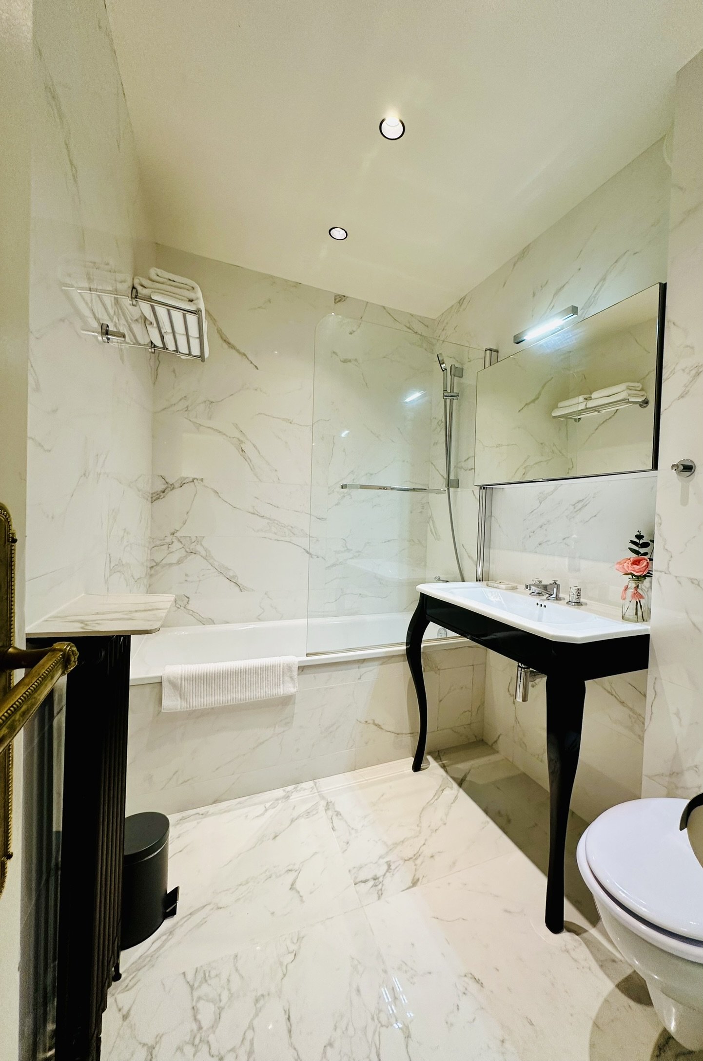 Guesthouse-Bathroom1-01.JPEG