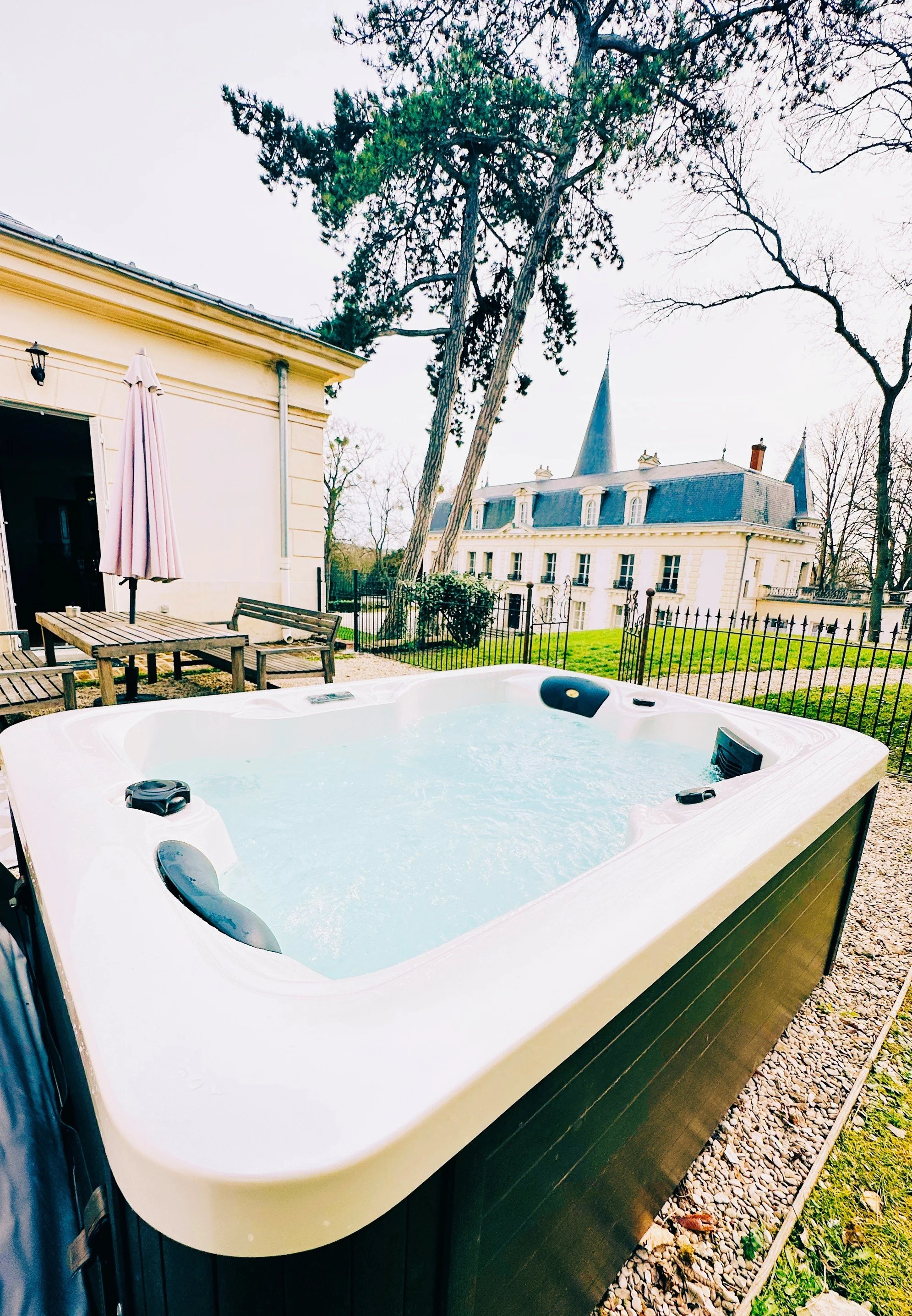 Jacuzzy-01.jpg