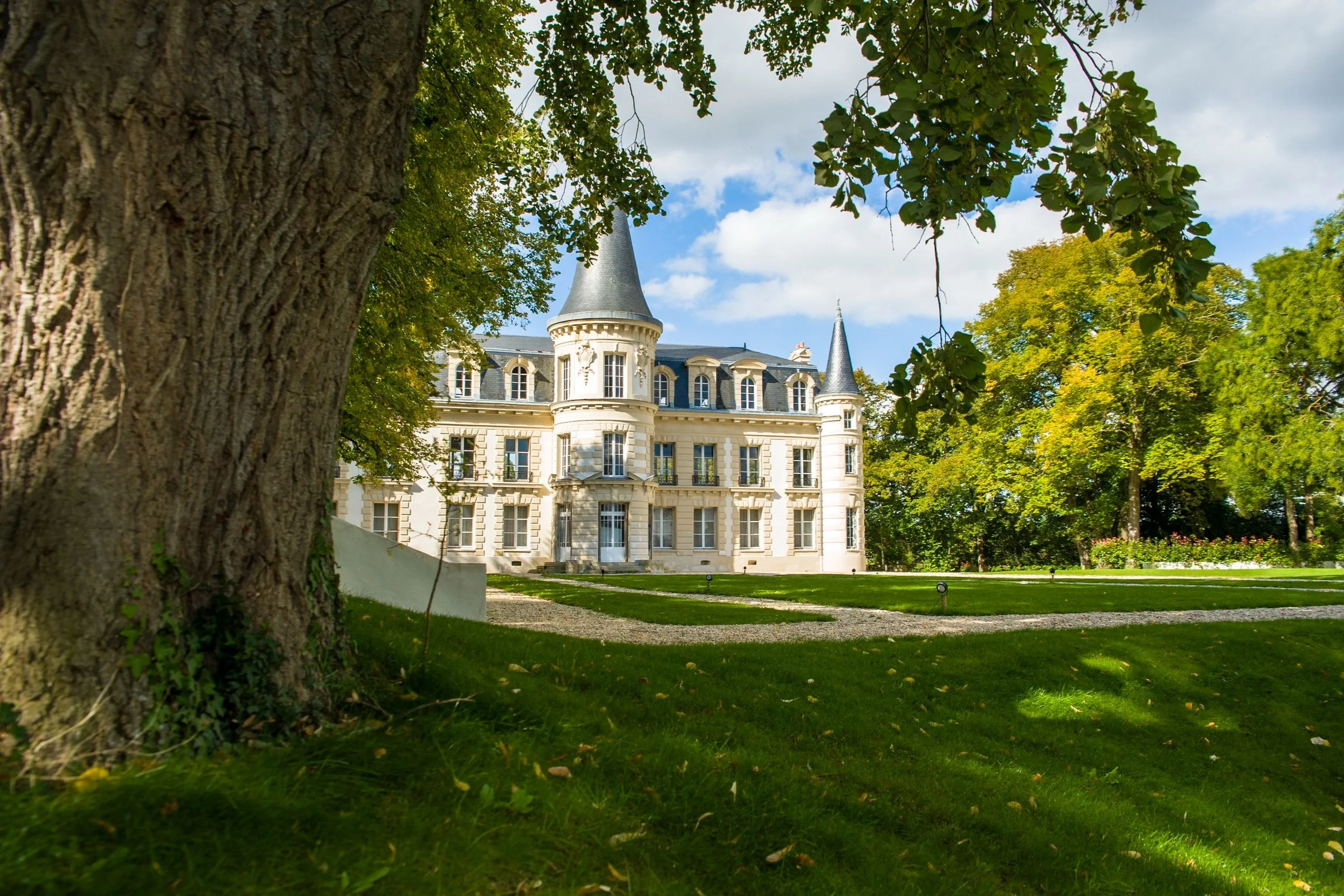Chateau_and_tilleul.jpg