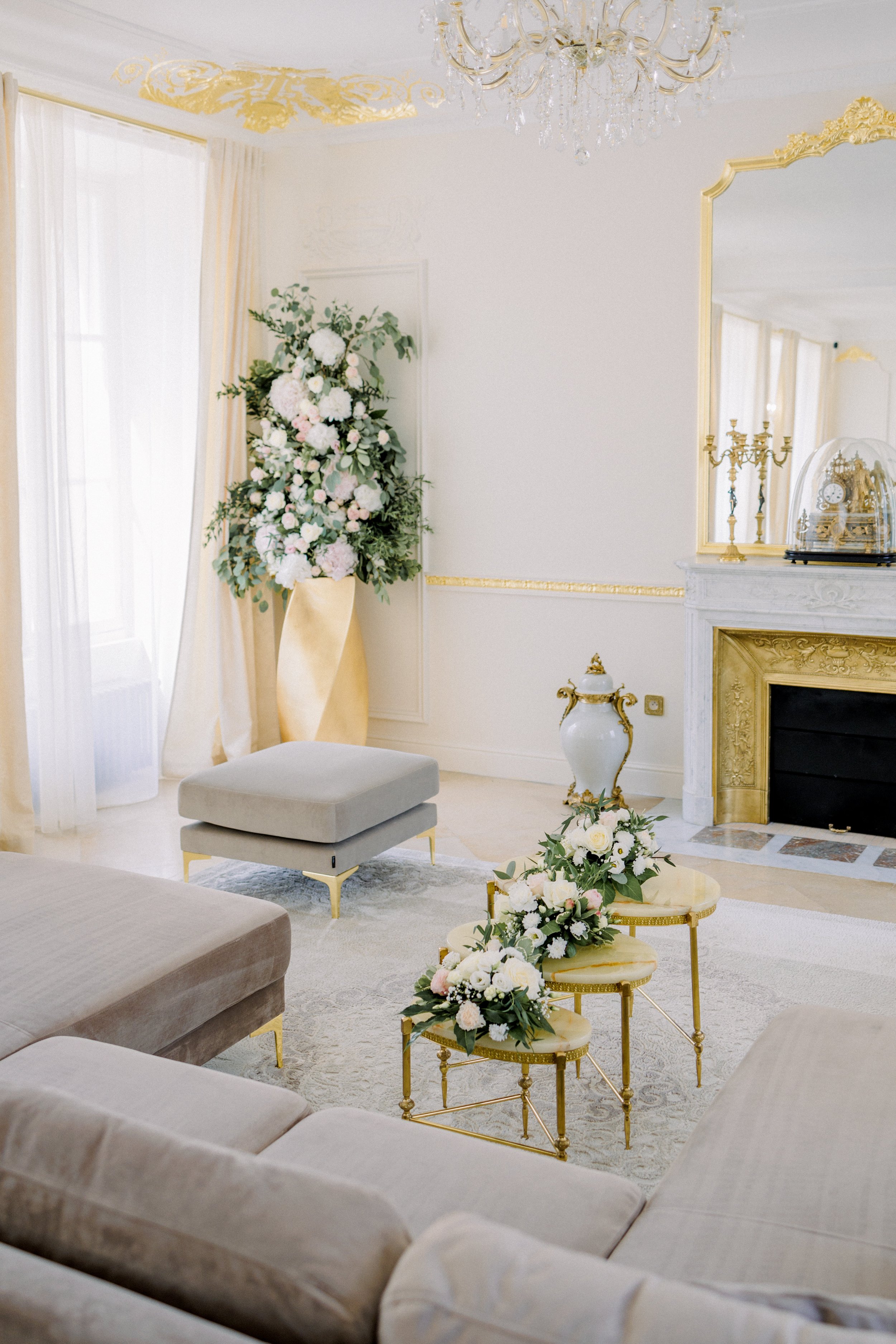 Castle-livingroom-03.jpg