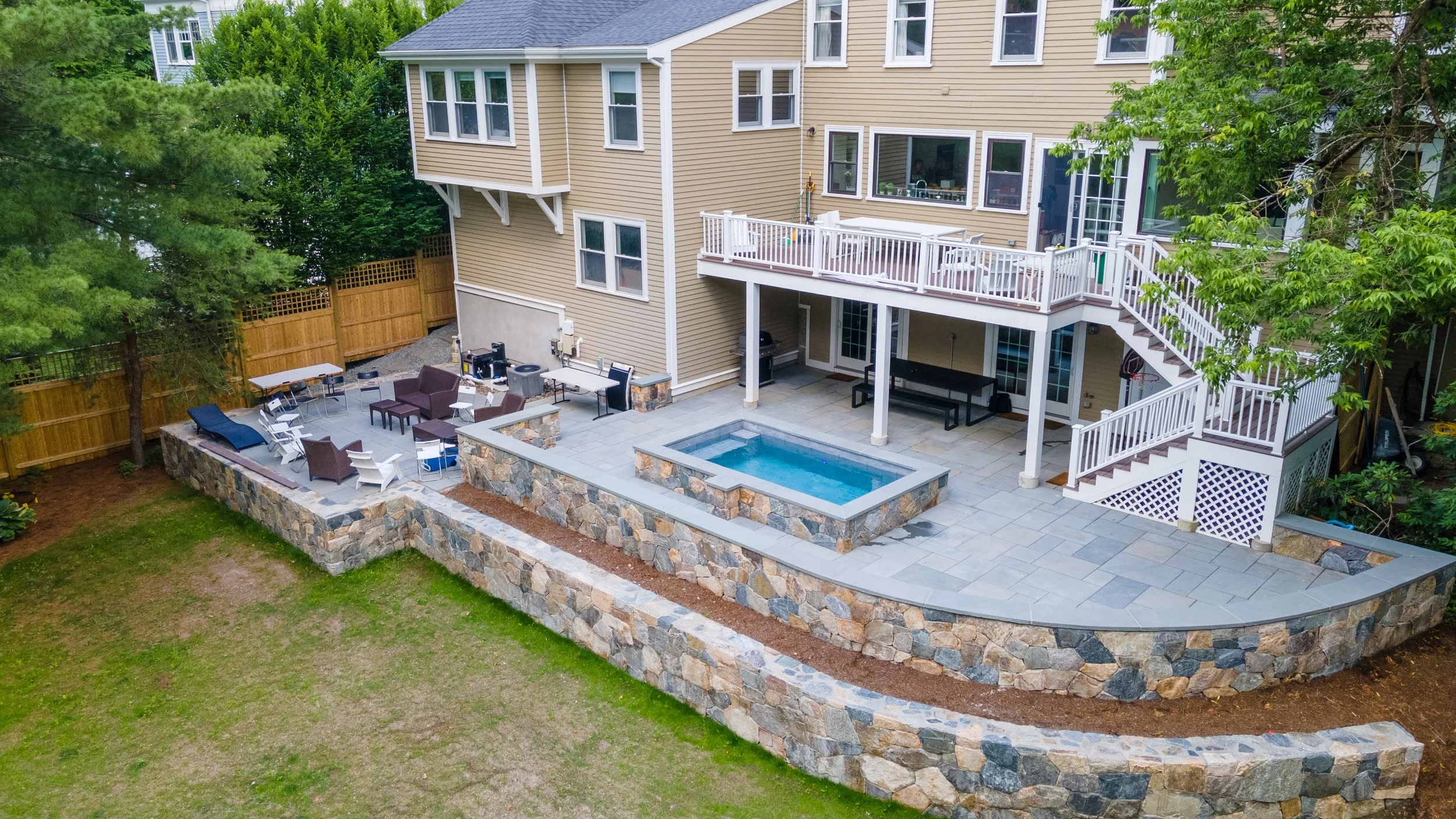 retaining wall contractor