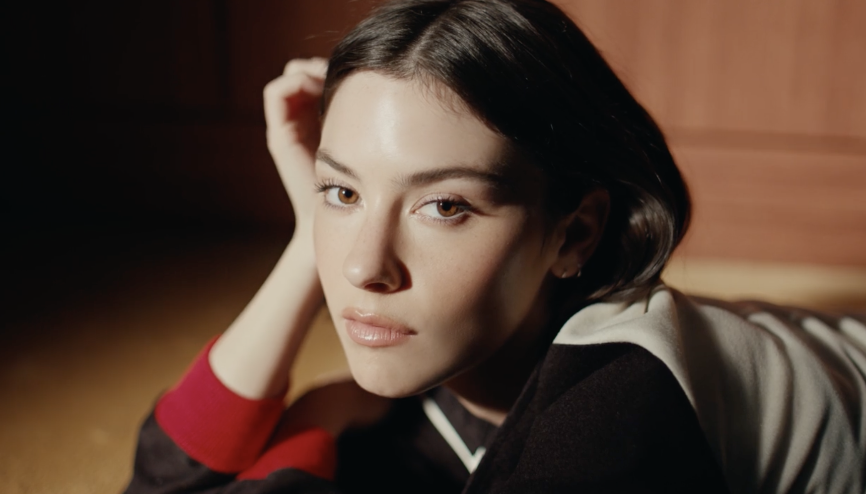 HOURGLASS COSMETICS & GRACIE ABRAMS